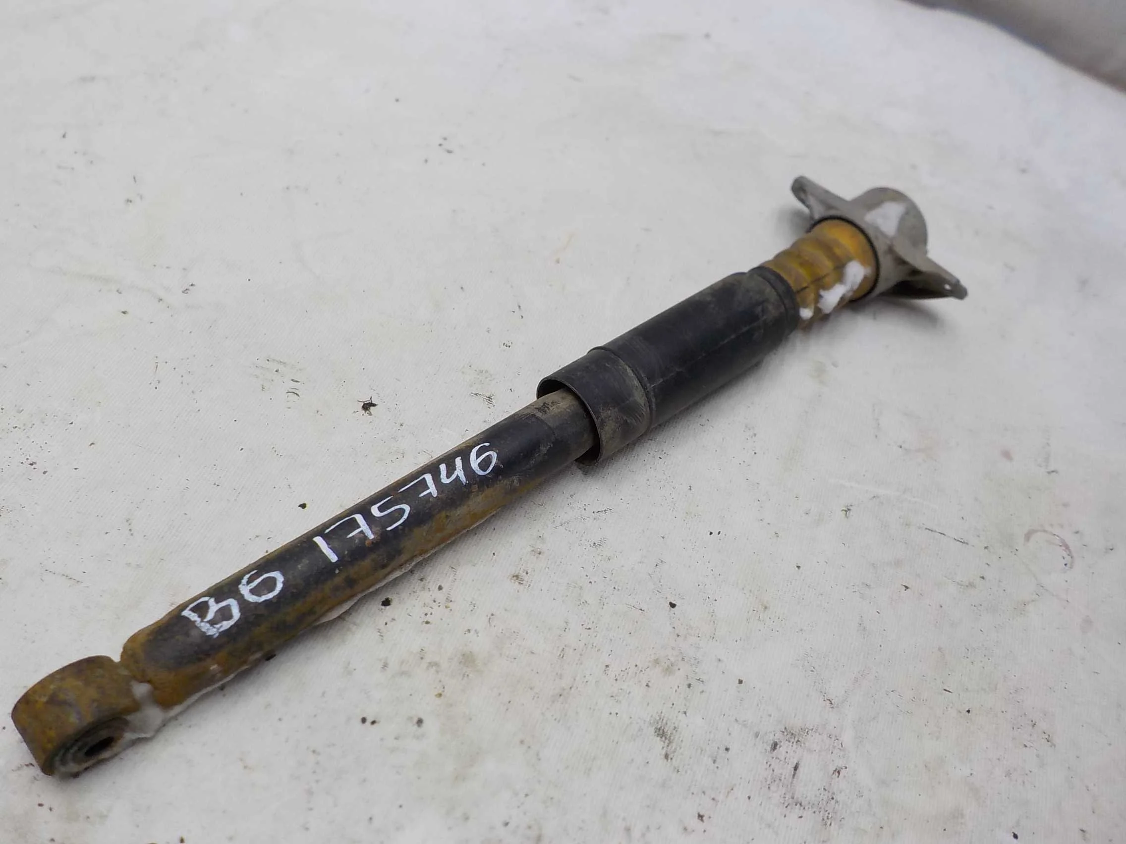 амортизатор Volkswagen Passat B7 (2010—2015) Зад