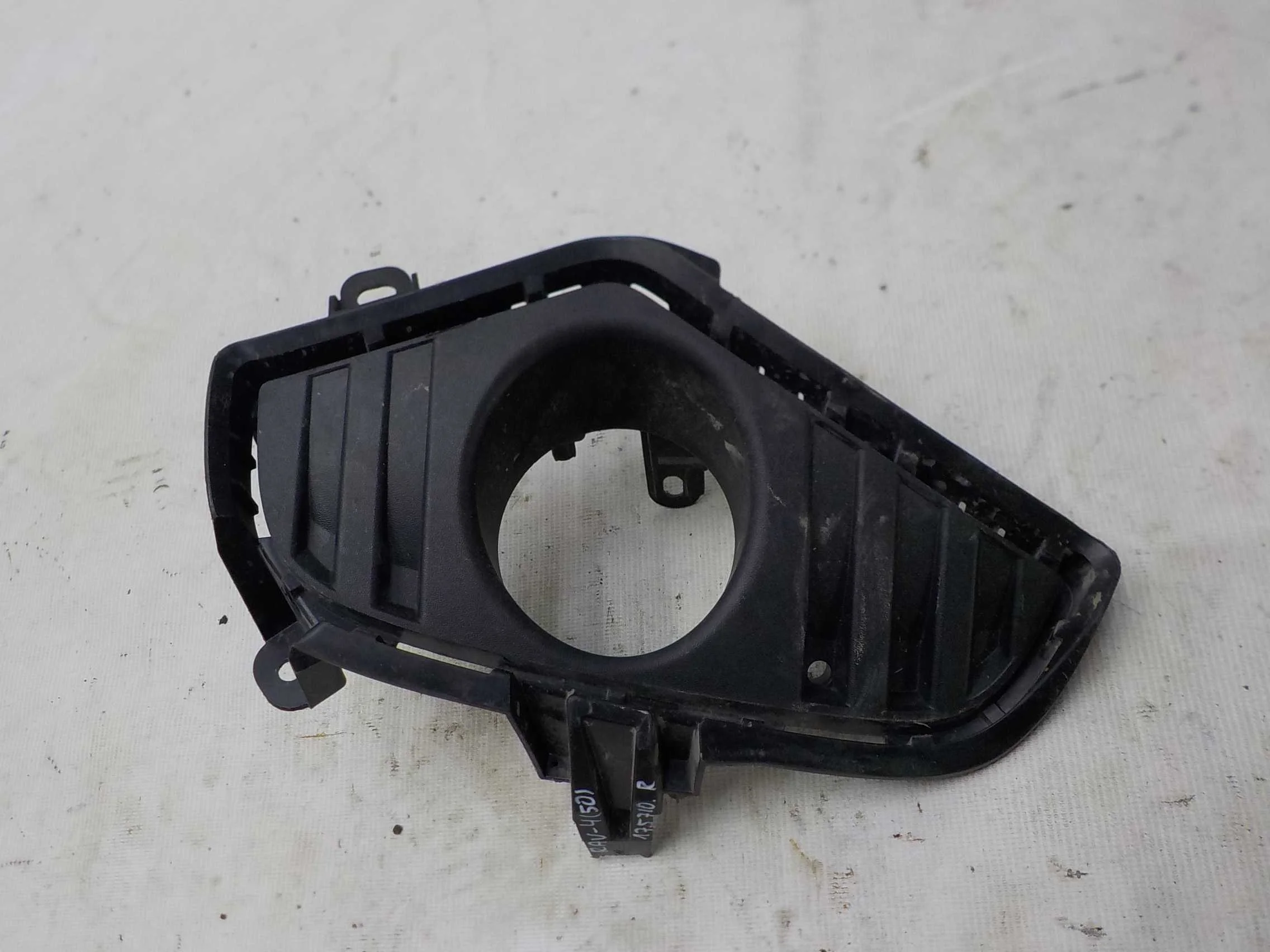 накладка на бампер Toyota RAV4 V (2018—2025) Перед Право