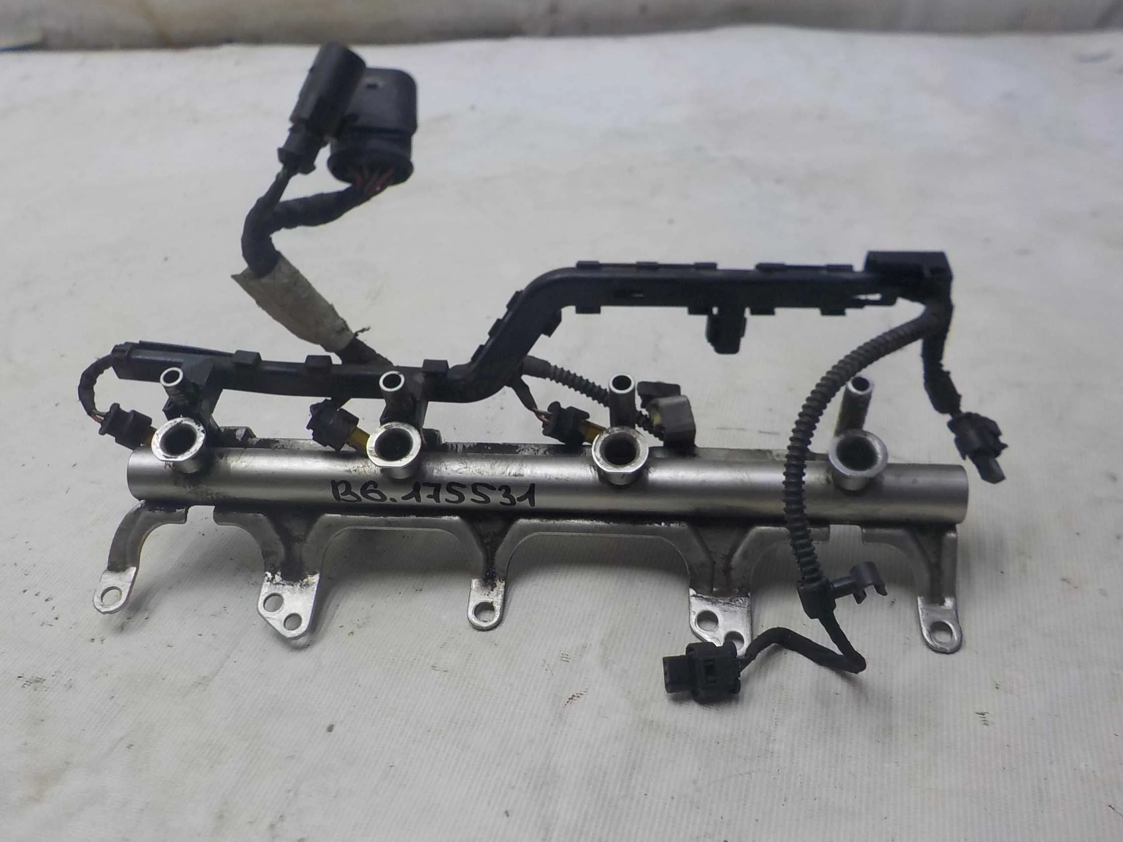 топливная рейка (рампа) Audi S3 8P рестайлинг 2 (2008—2012)