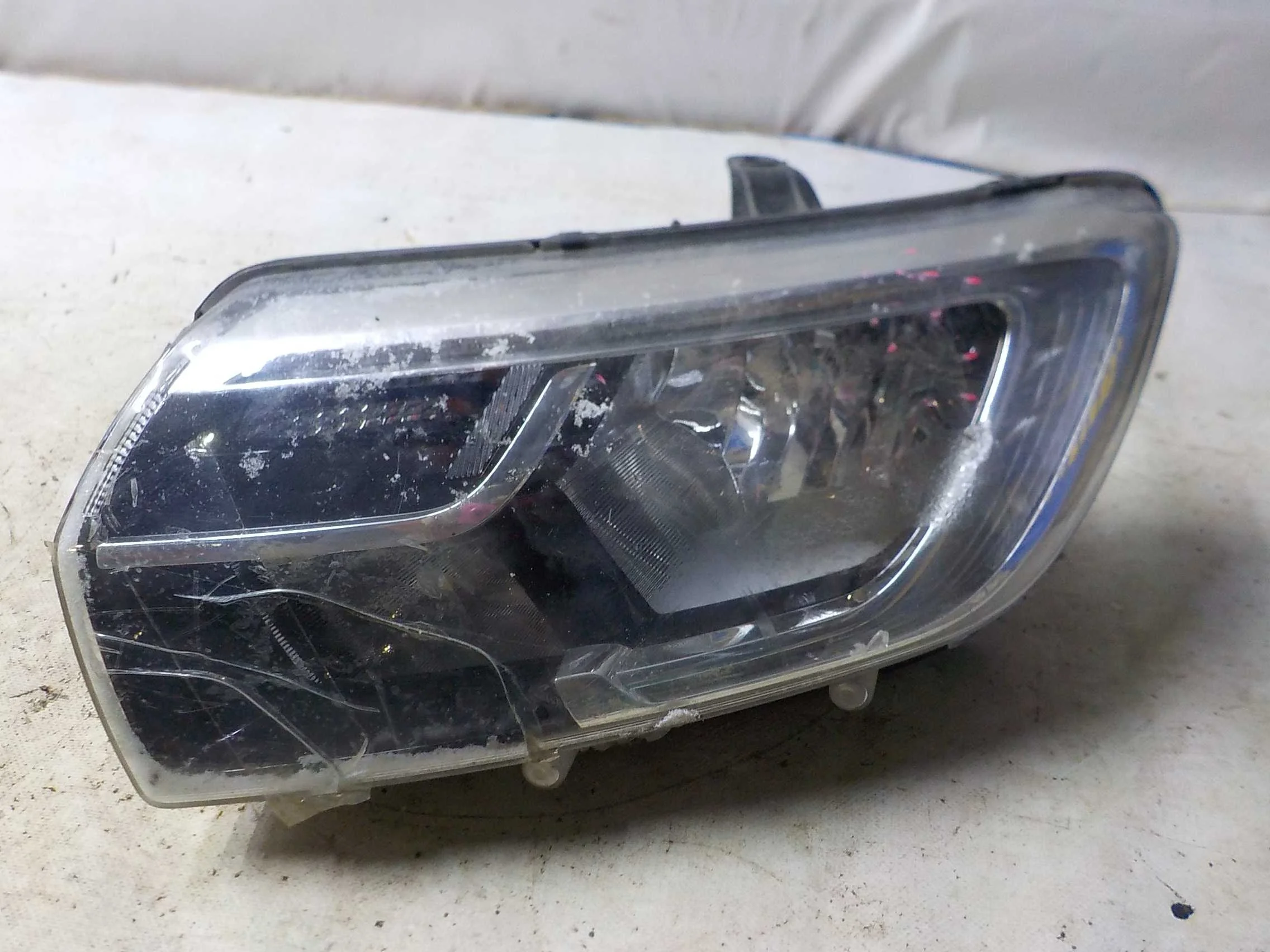 Фара Renault Sandero II рестайлинг (2018—2022)  Лево