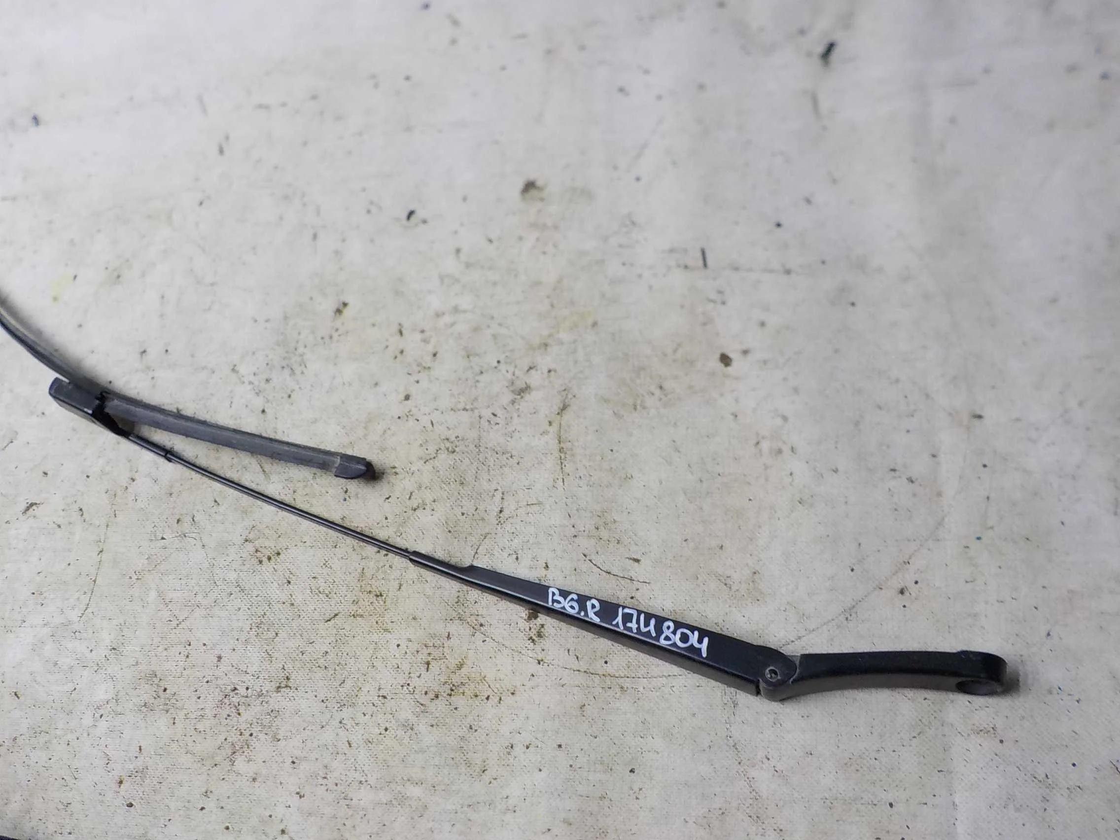 Поводок стеклоочистителя Volkswagen Passat B6 (2005—2010)  Право