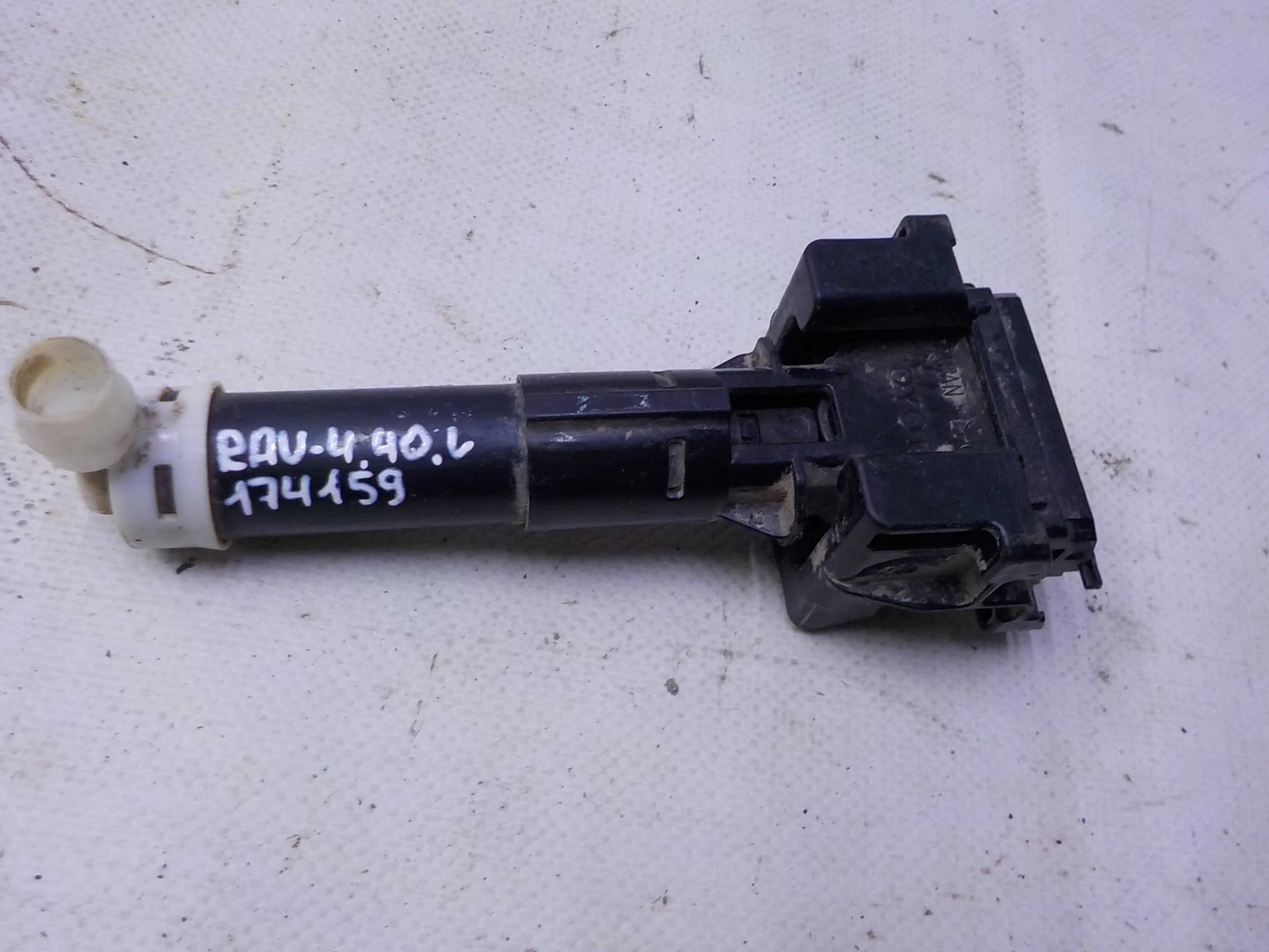 форсунка омывателя Toyota RAV4 IV (2012—2015)  Лево