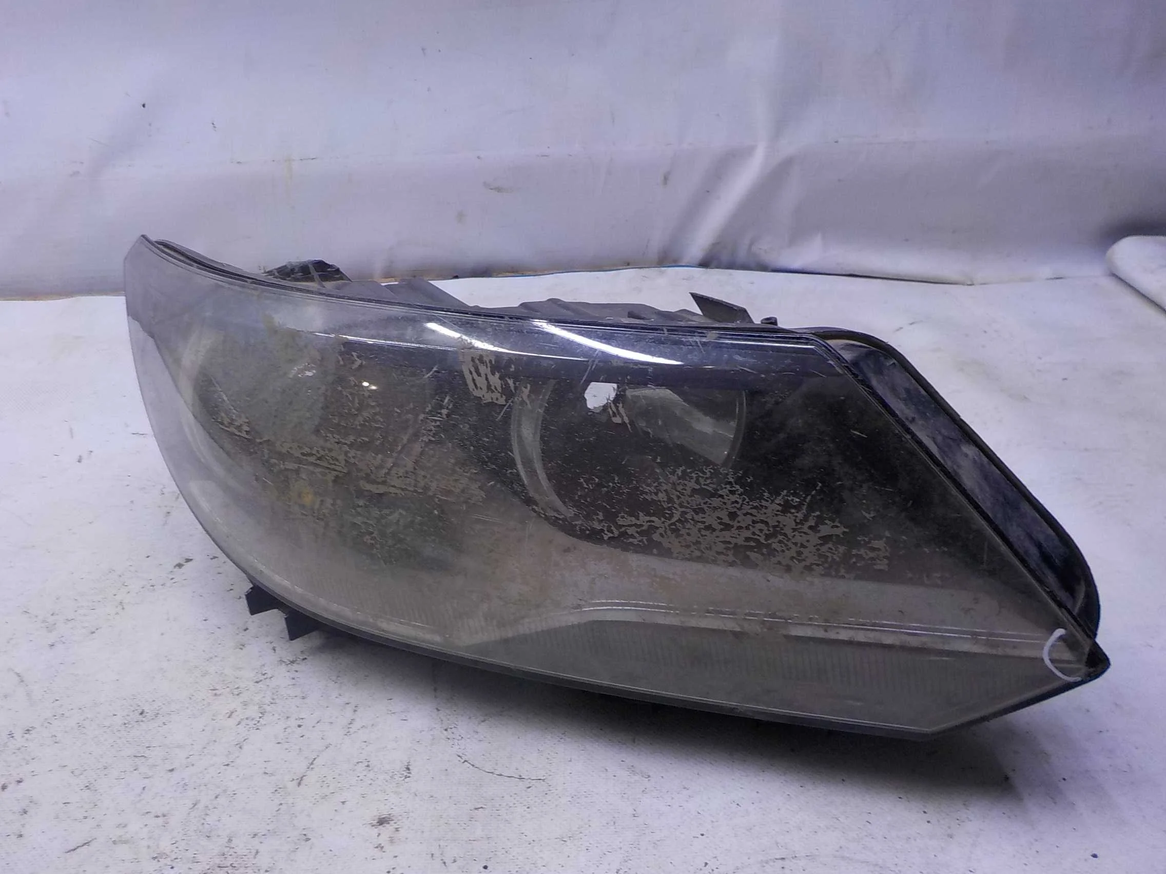 Фара Volkswagen Tiguan I рестайлинг (2011—2019)  Право