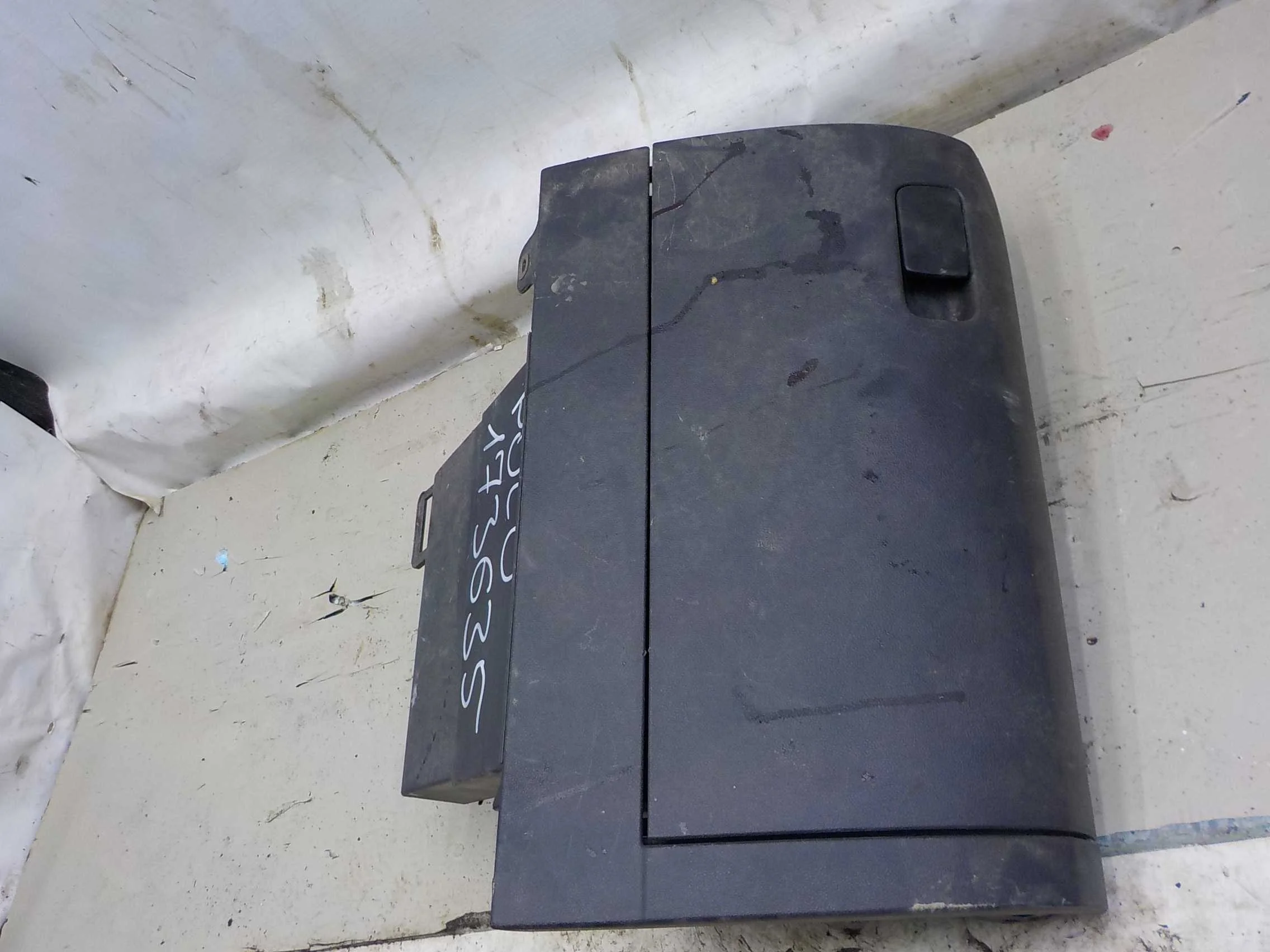 Бардачок Volkswagen Polo V (2009—2015)