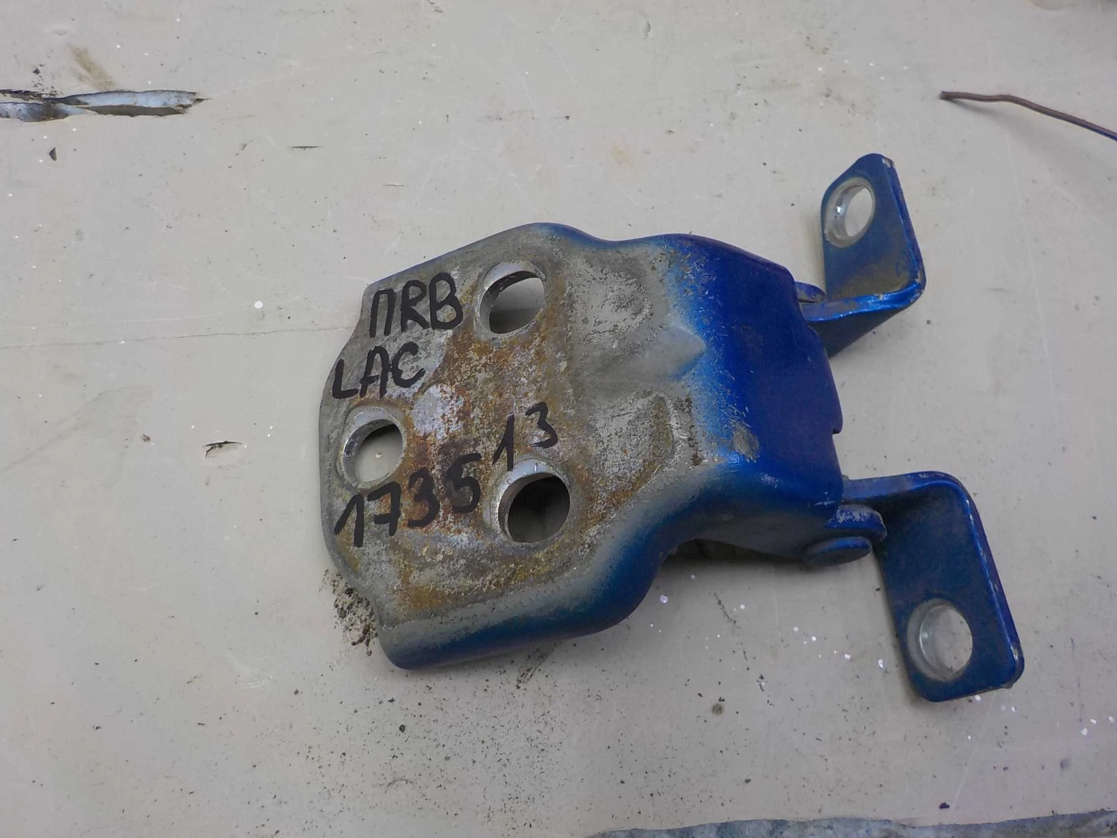 Петля двери Chevrolet Lacetti I (2004—2013) Перед Право Верх