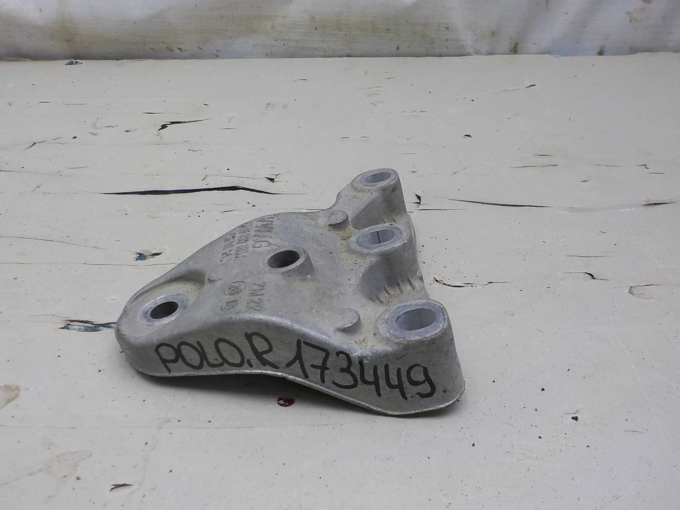 Кронштейн опоры двигателя Volkswagen Polo V (2009—2015)  Право