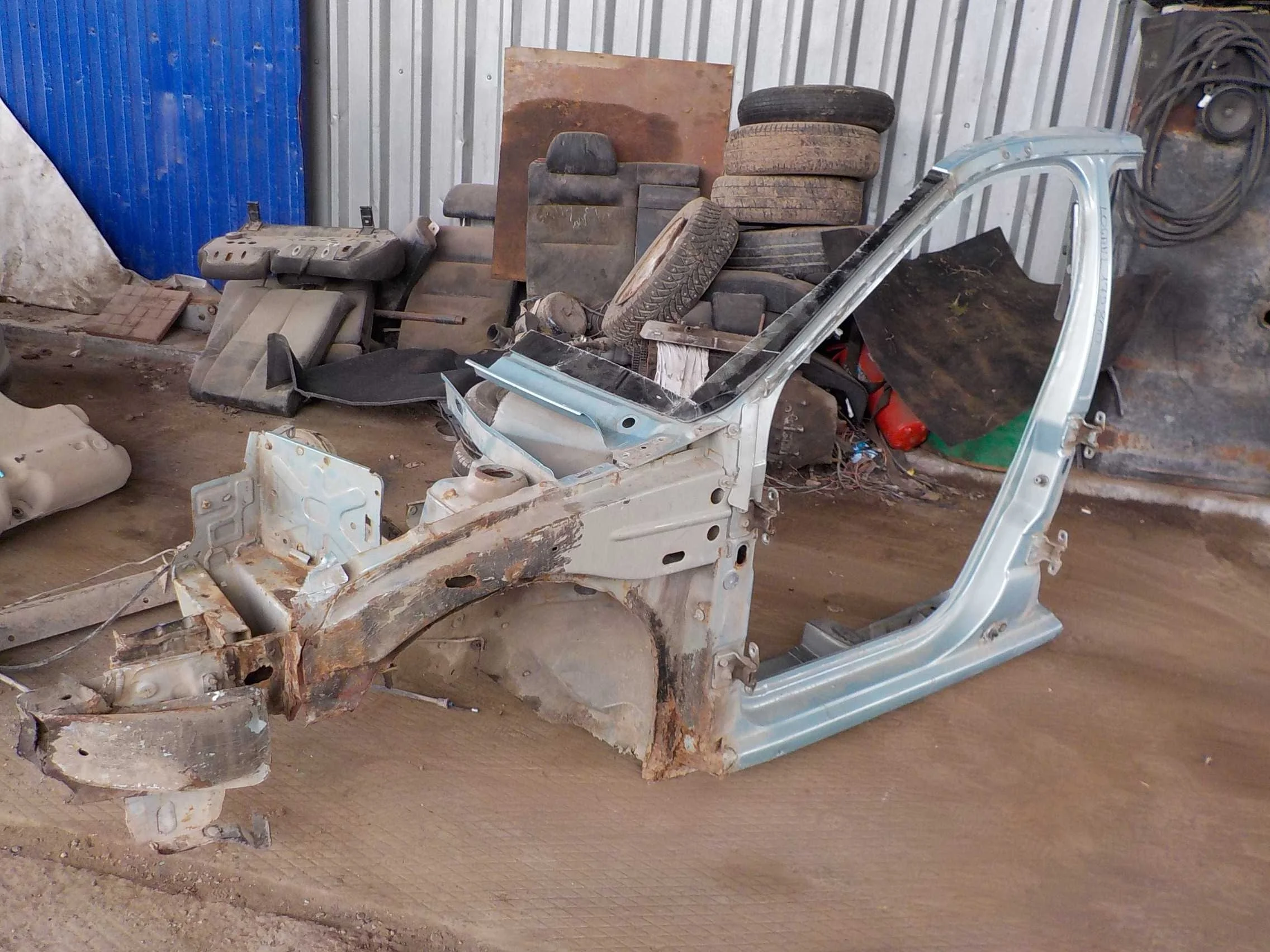 боковина кузова Renault Logan I (2004—2009)  Лево