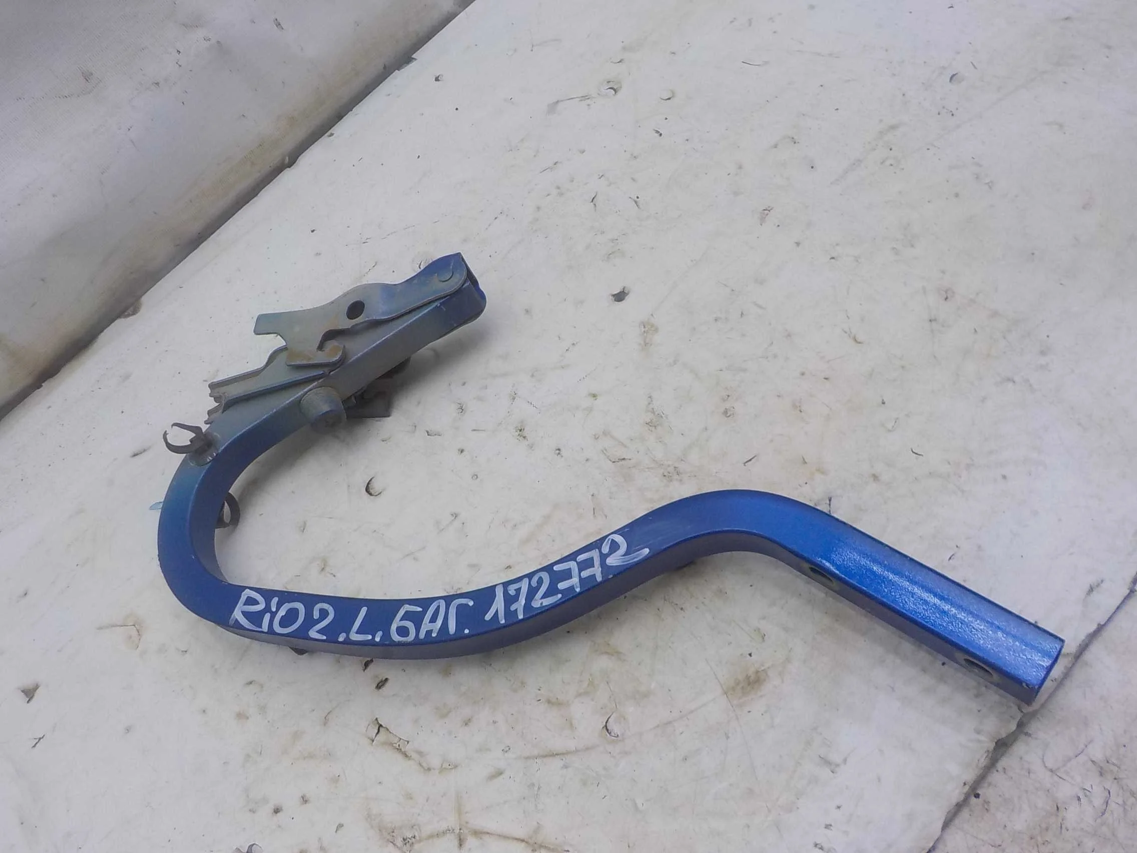 Петля крышки багажника Kia Rio II (2005—2009)  Лево