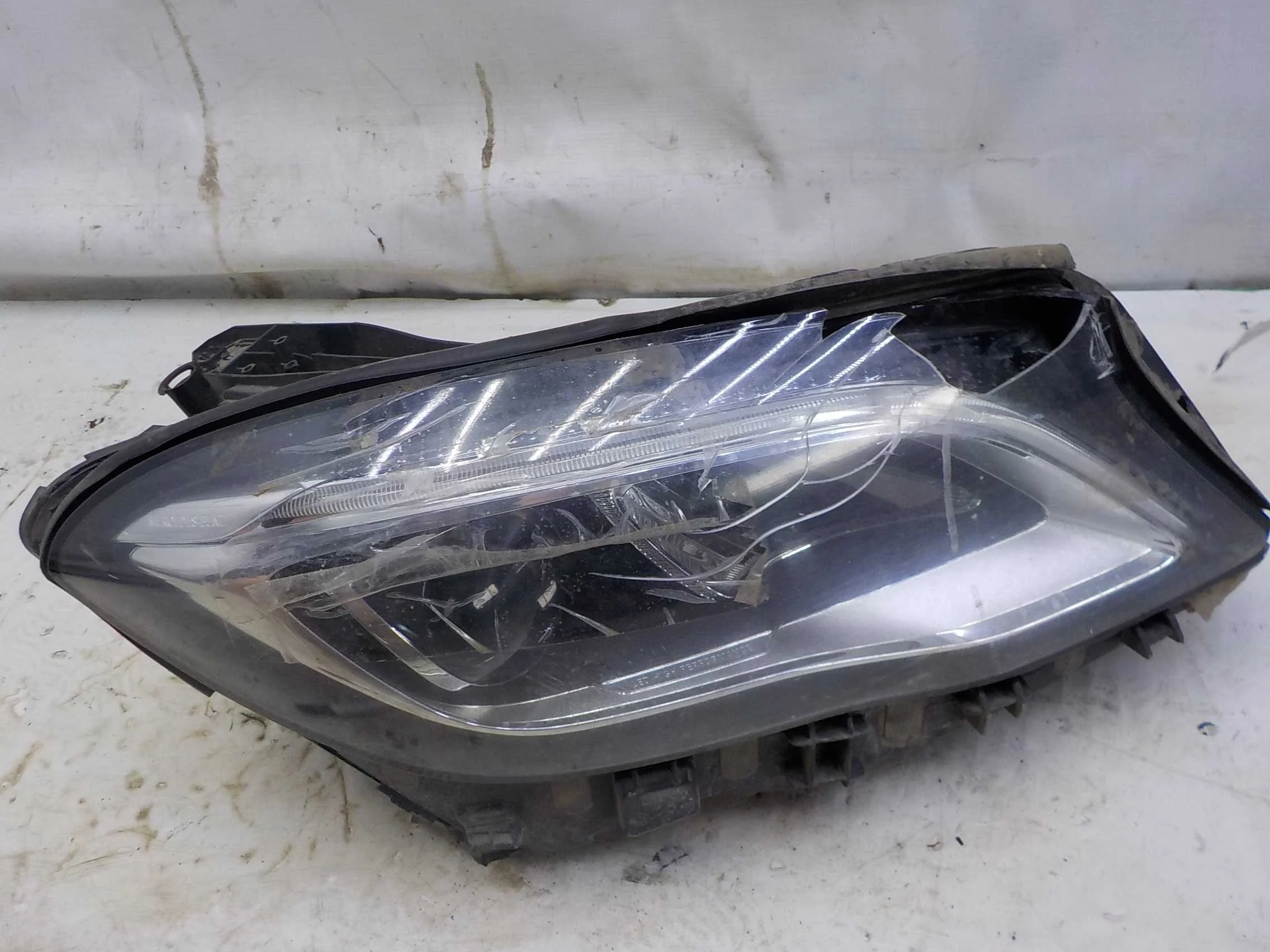 Фара Mercedes-Benz GLA-класс X156 рестайлинг (2017—2020)  Право