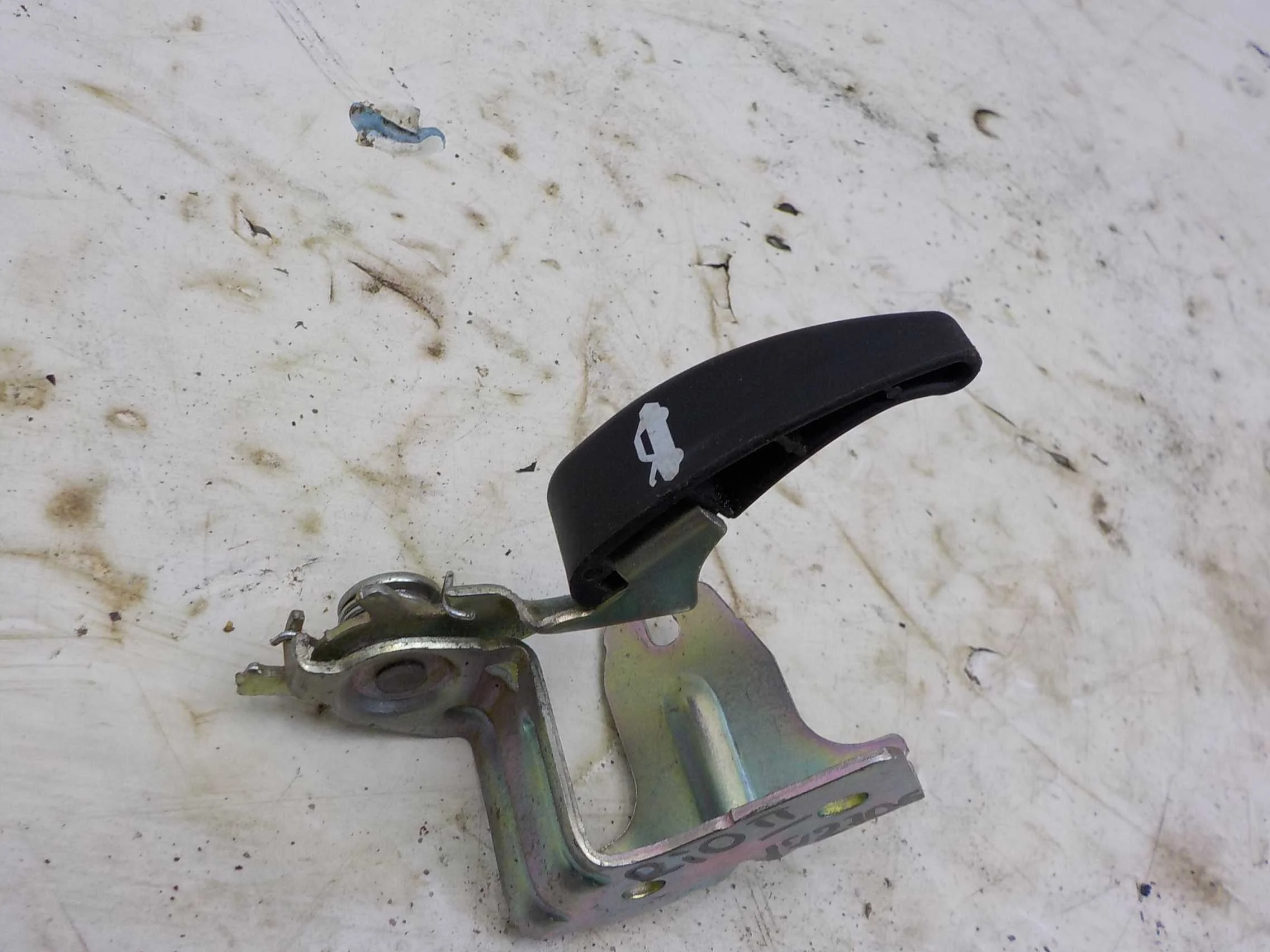 Ручка открывания капота Kia Rio II рестайлинг (2009—2011)