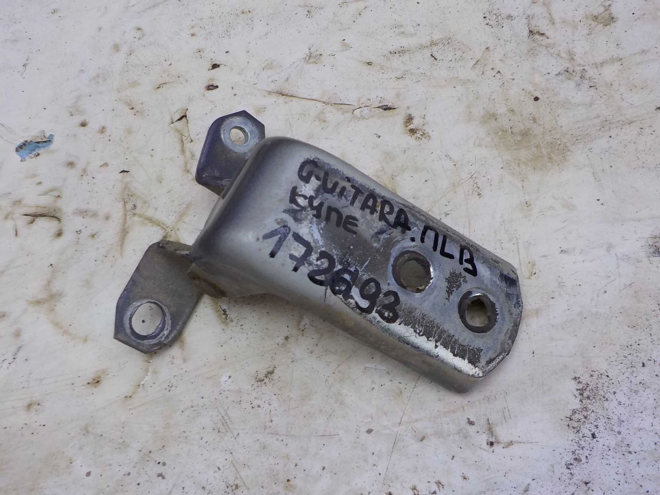 Петля двери Suzuki Grand Vitara II рестайлинг (2008—2012) Перед Лево Верх