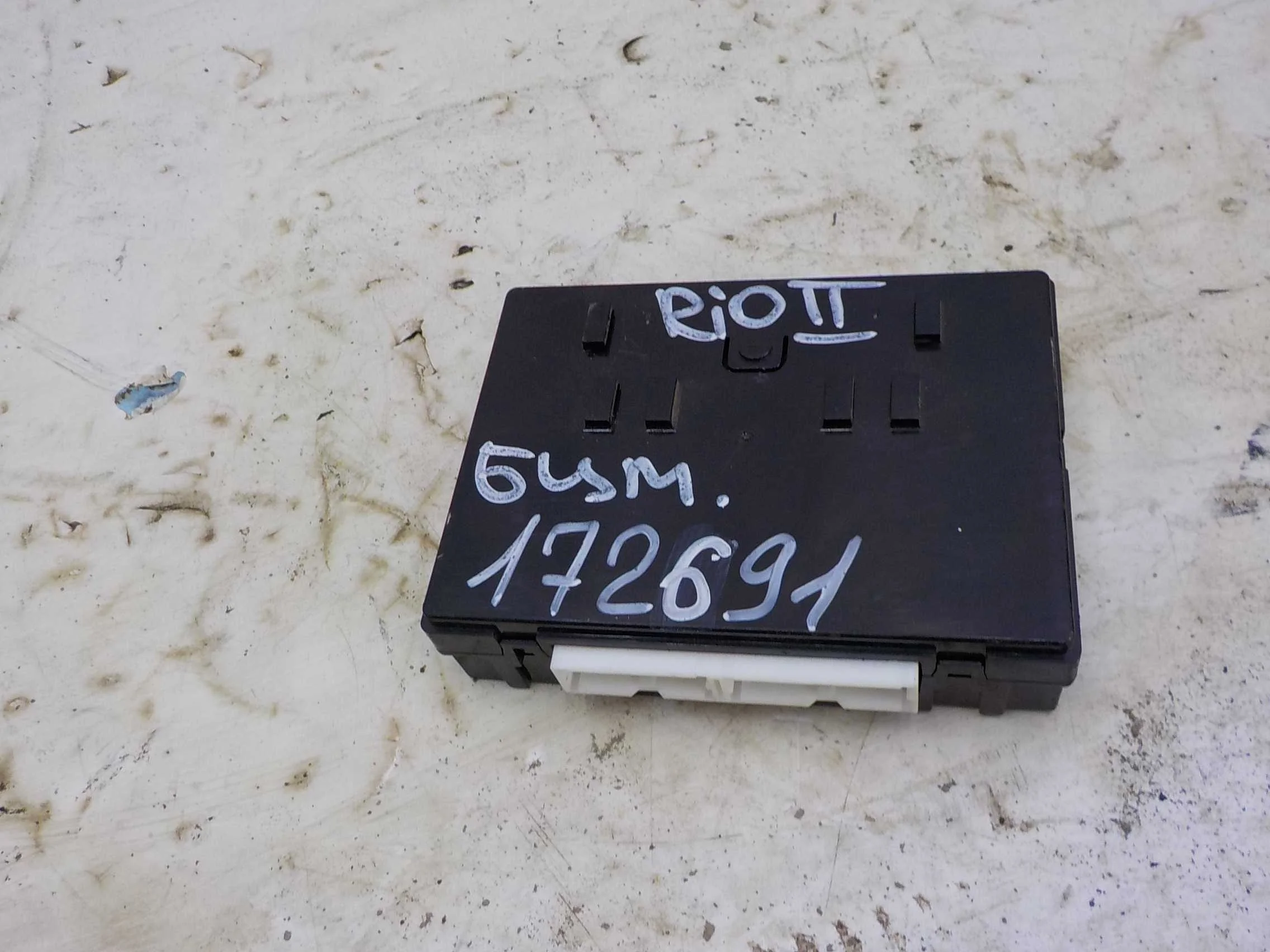 Блок комфорта Kia Rio II (2005—2009)