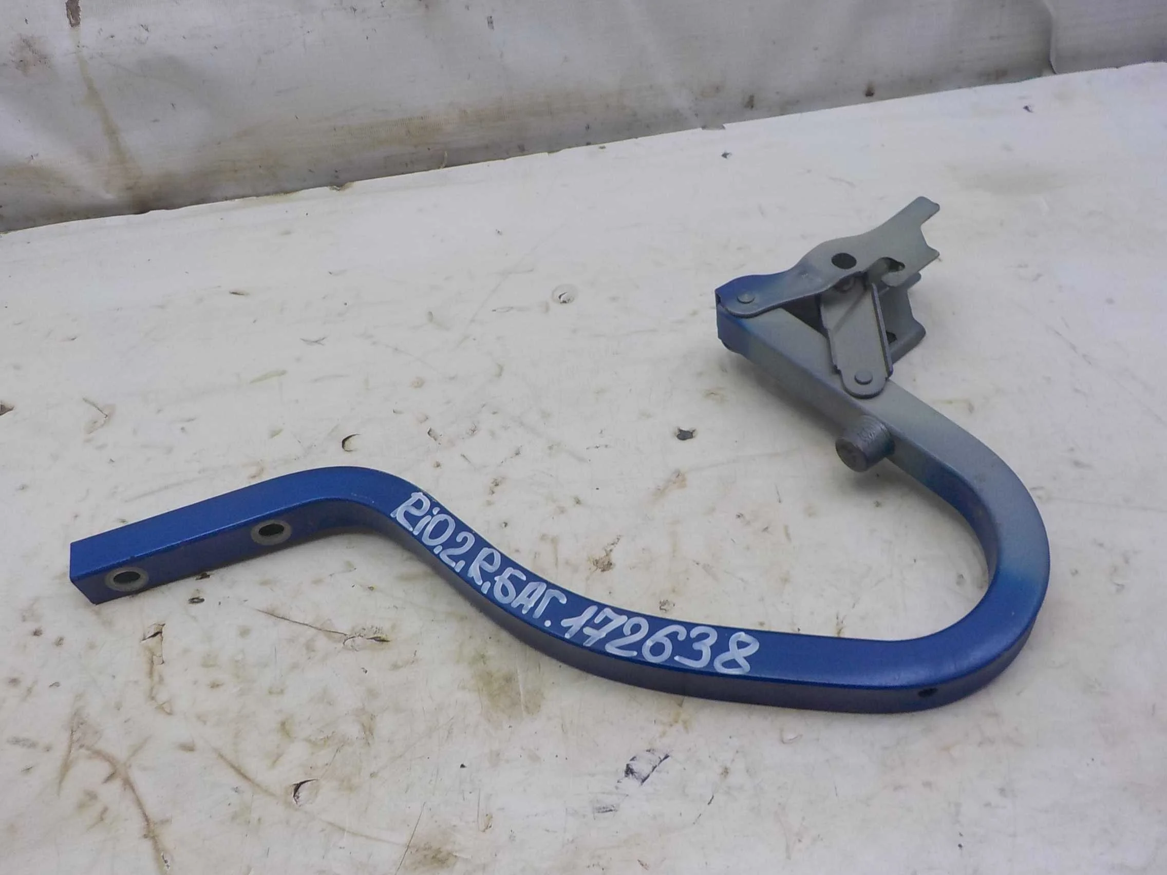 Петля крышки багажника Kia Rio II (2005—2009)  Право