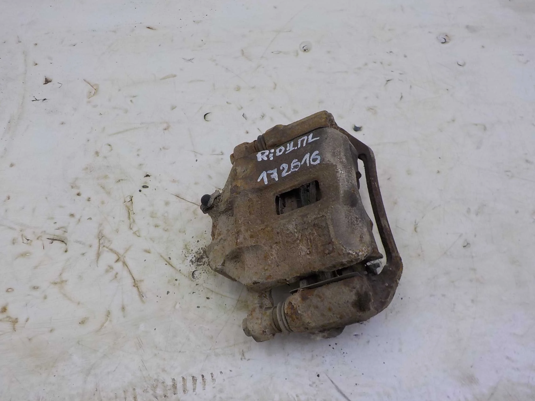 суппорт Kia Rio II (2005—2009) Перед Лево