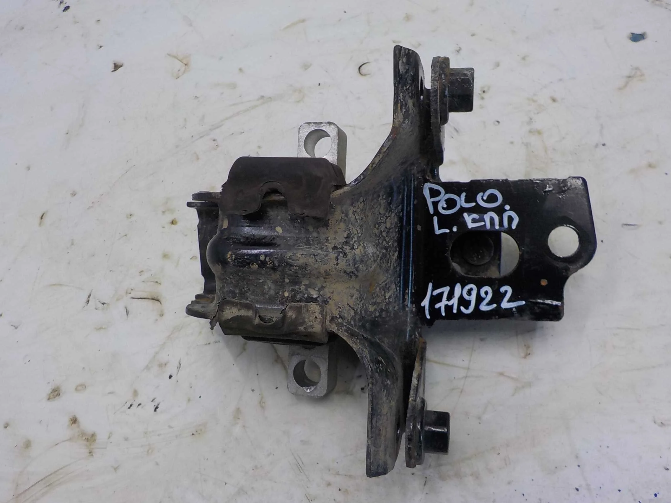 Опора КПП Volkswagen Polo V (2009—2015)  Лево