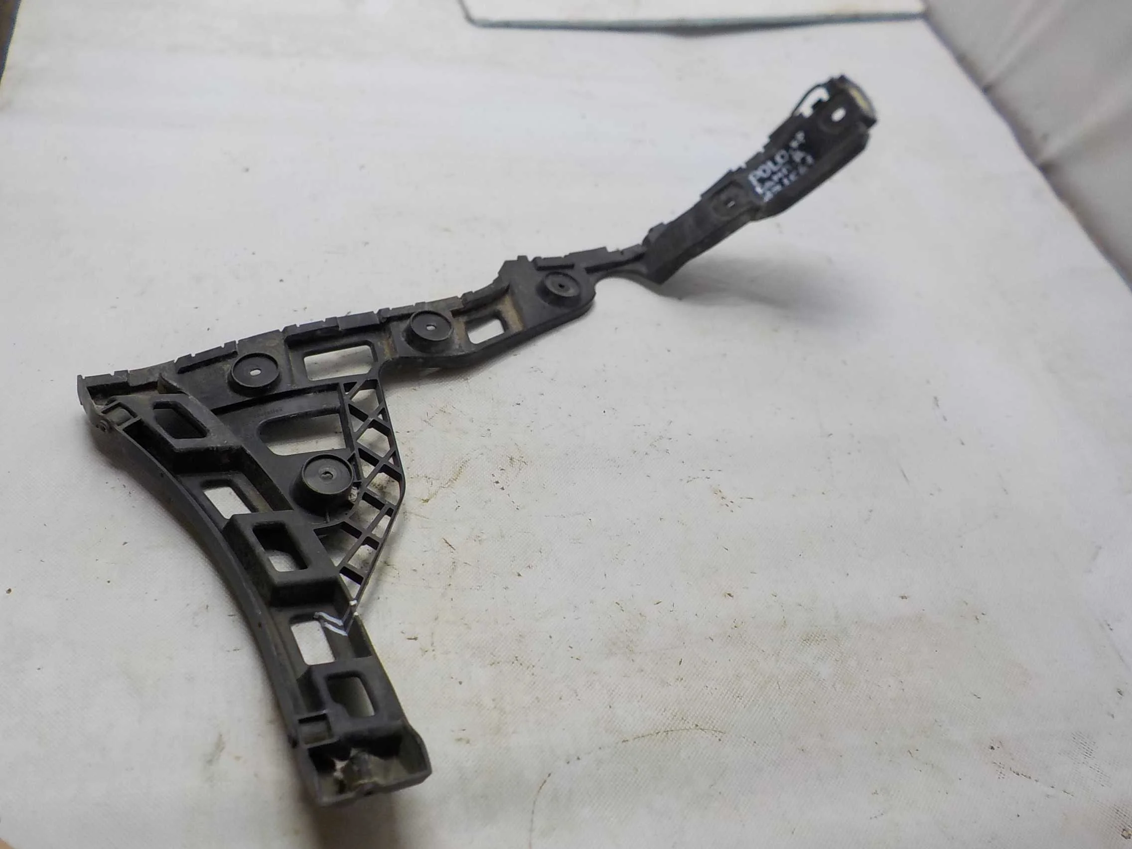 кронштейн бампера Volkswagen Polo V (2009—2015) Зад Право