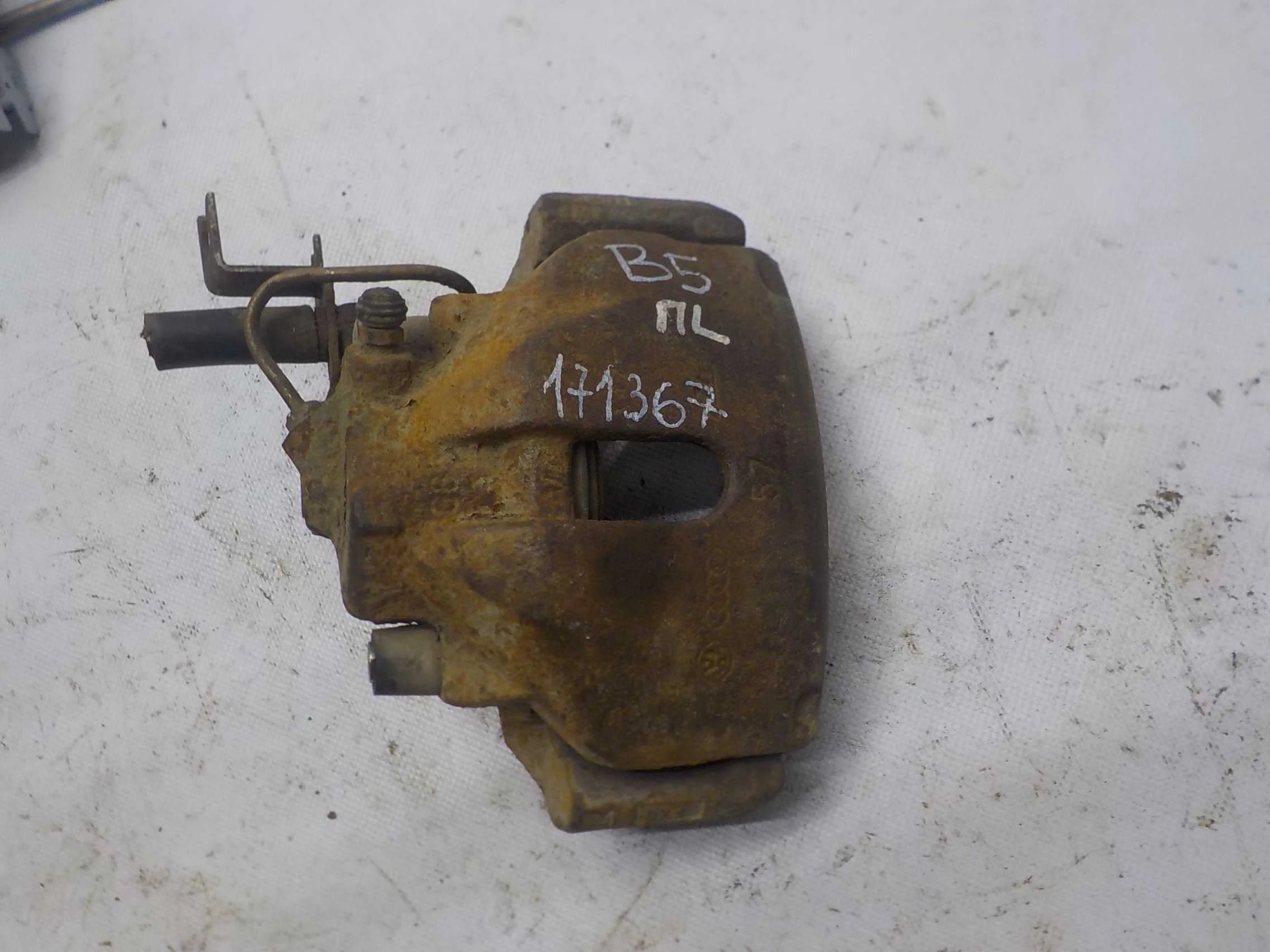 суппорт Audi A4 B6 (2000—2006) Перед Лево