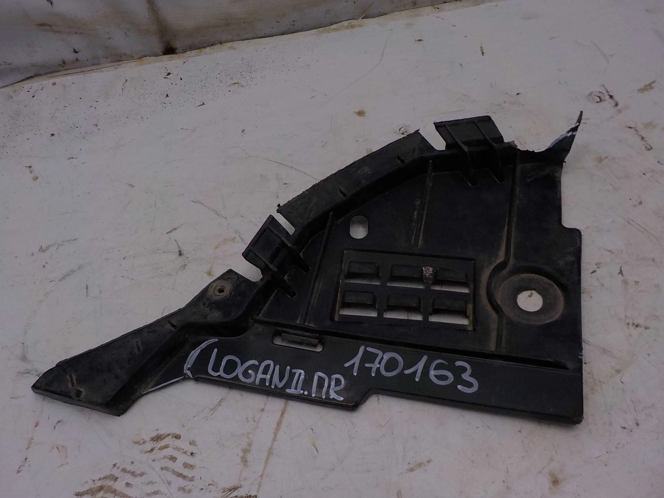 пыльник бампера Renault Logan I рестайлинг (2009—2015) Перед Право