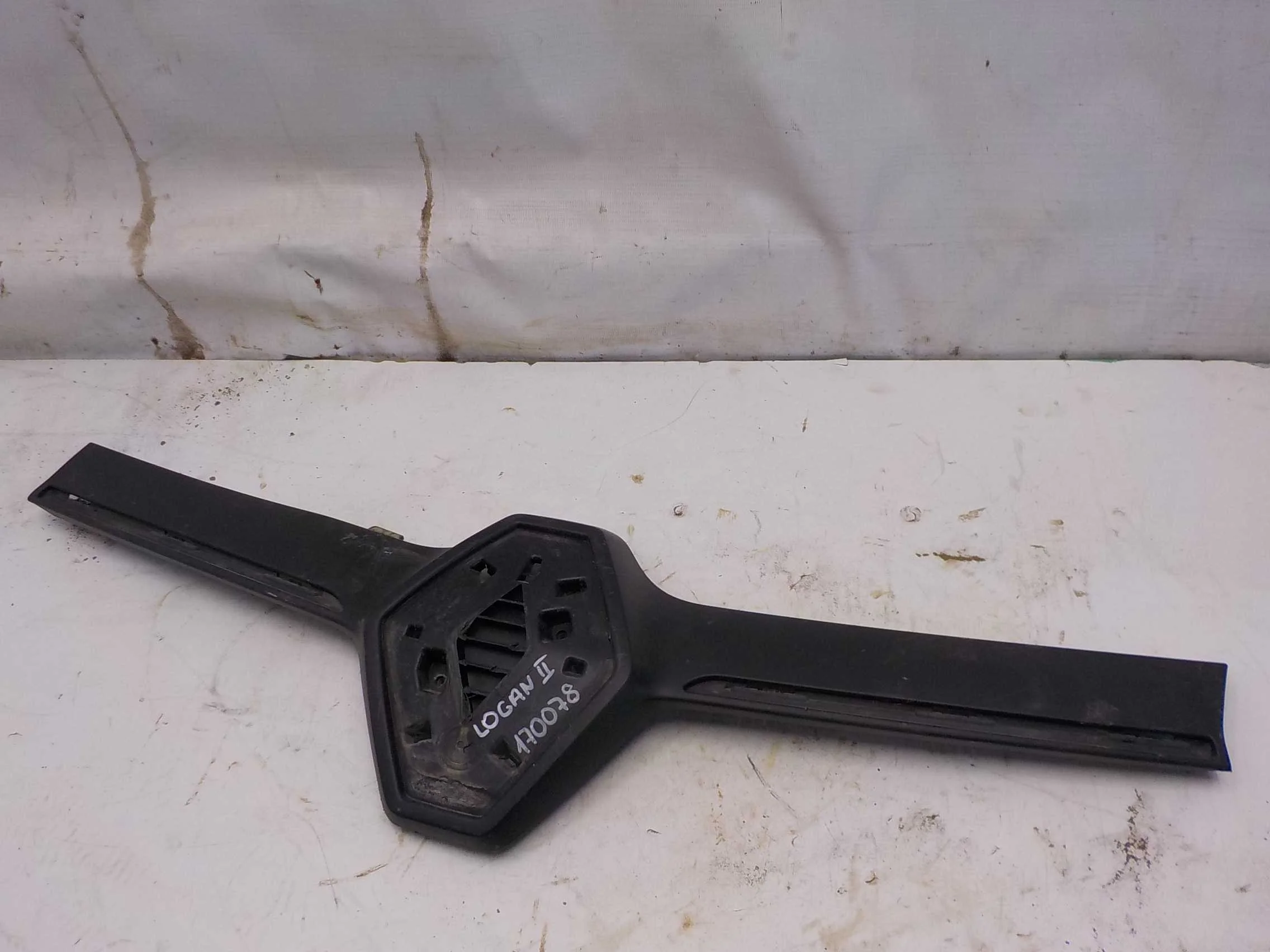 накладка решетки радиатора Renault Sandero Stepway II рестайлинг (2018—2022)