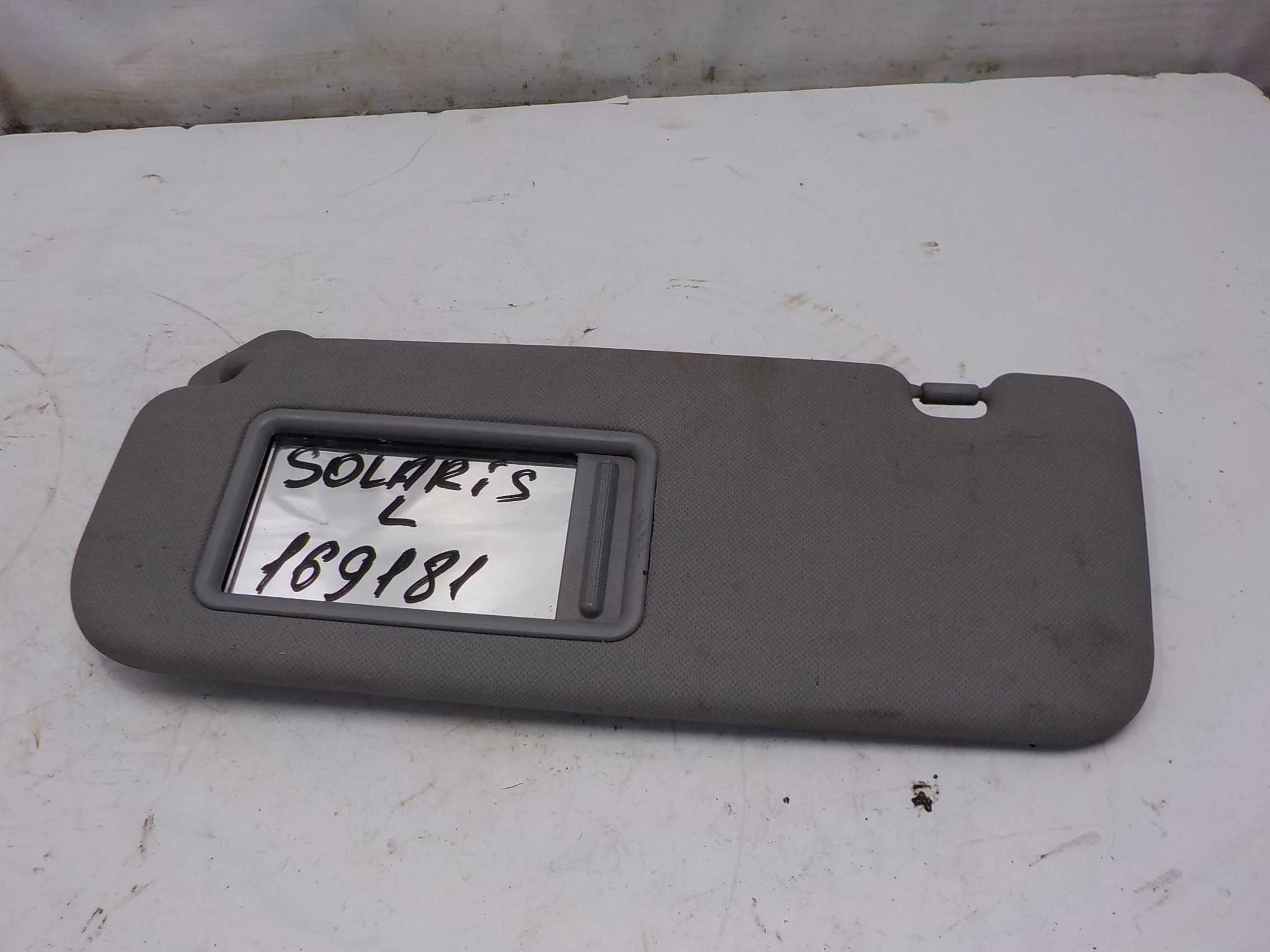 козырек Hyundai Solaris I (2010—2014)  Лево