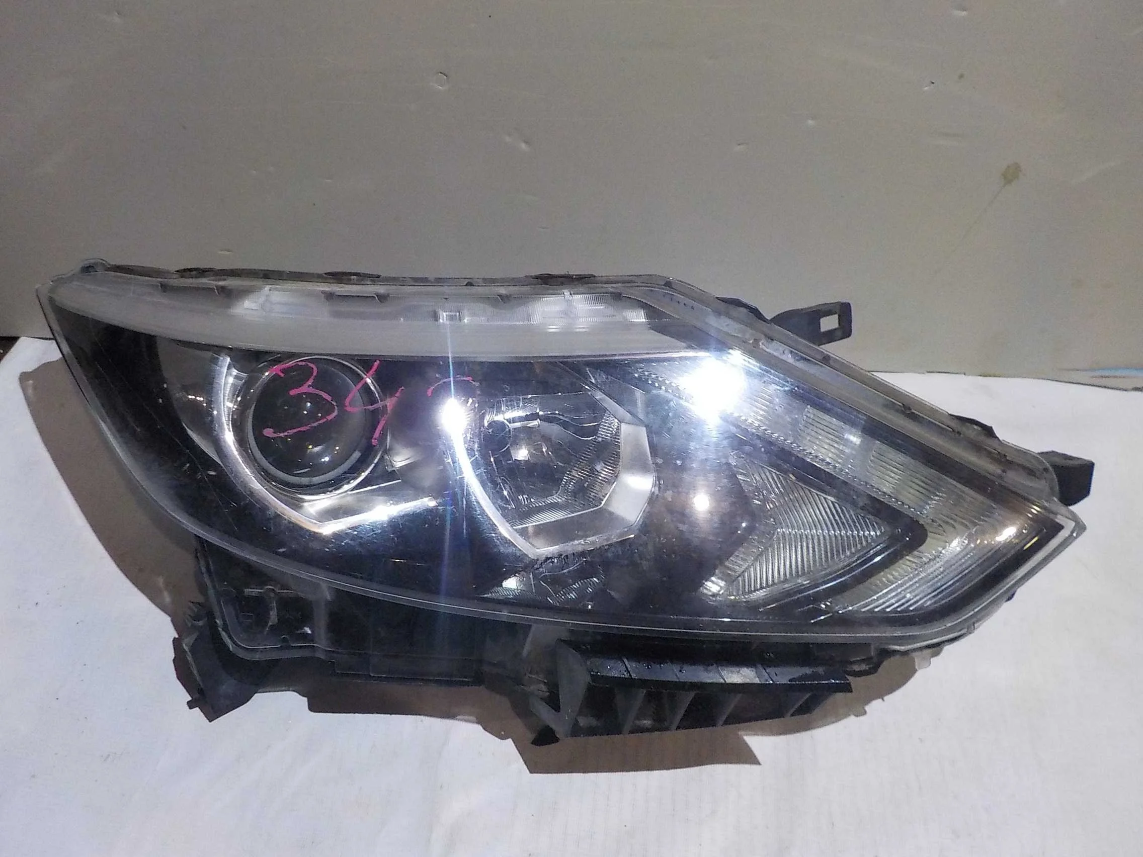 Фара Nissan Qashqai II (2013—2019)  Право