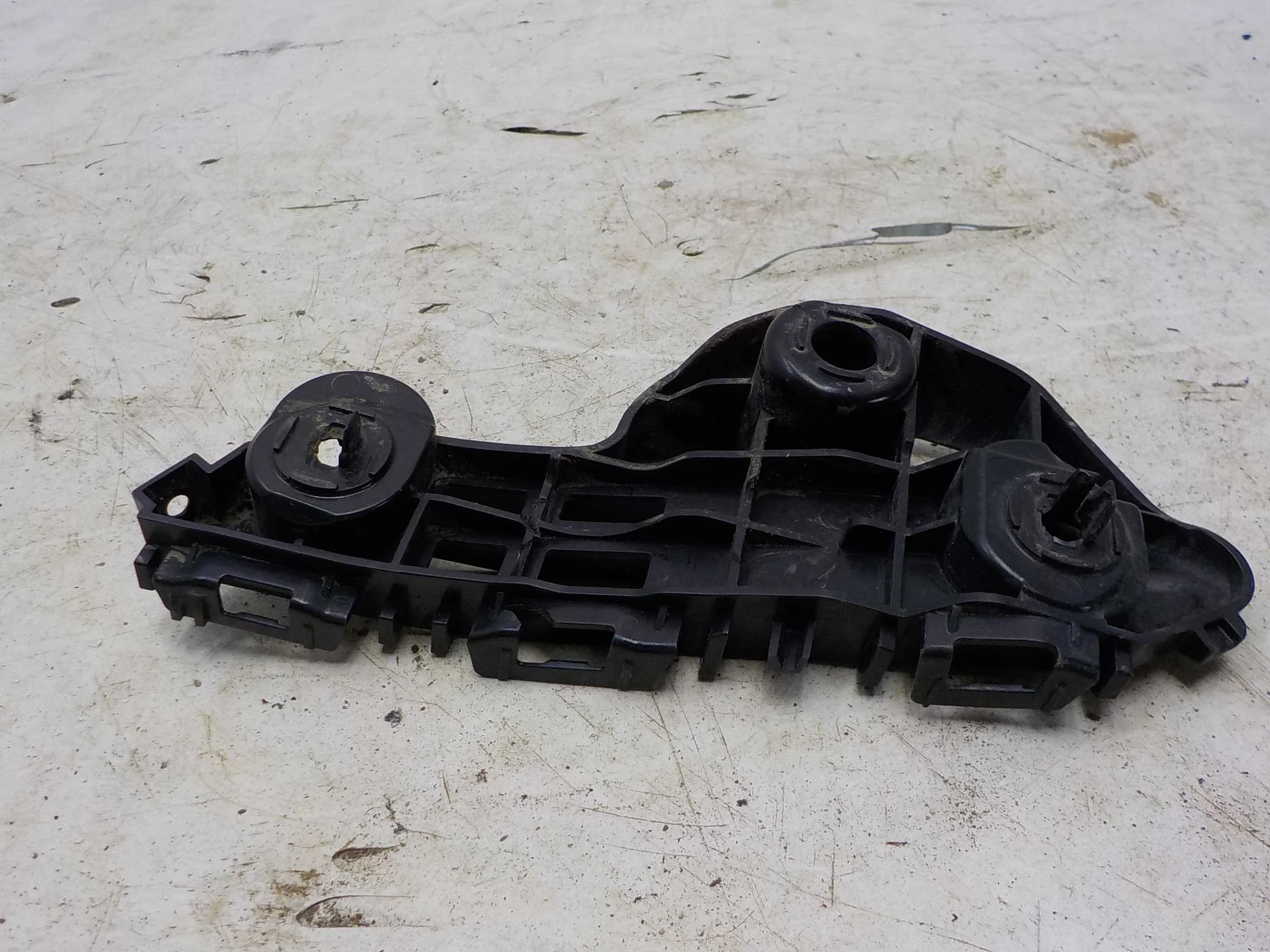 кронштейн бампера Toyota Camry XV70 (2017—2021) Перед Право