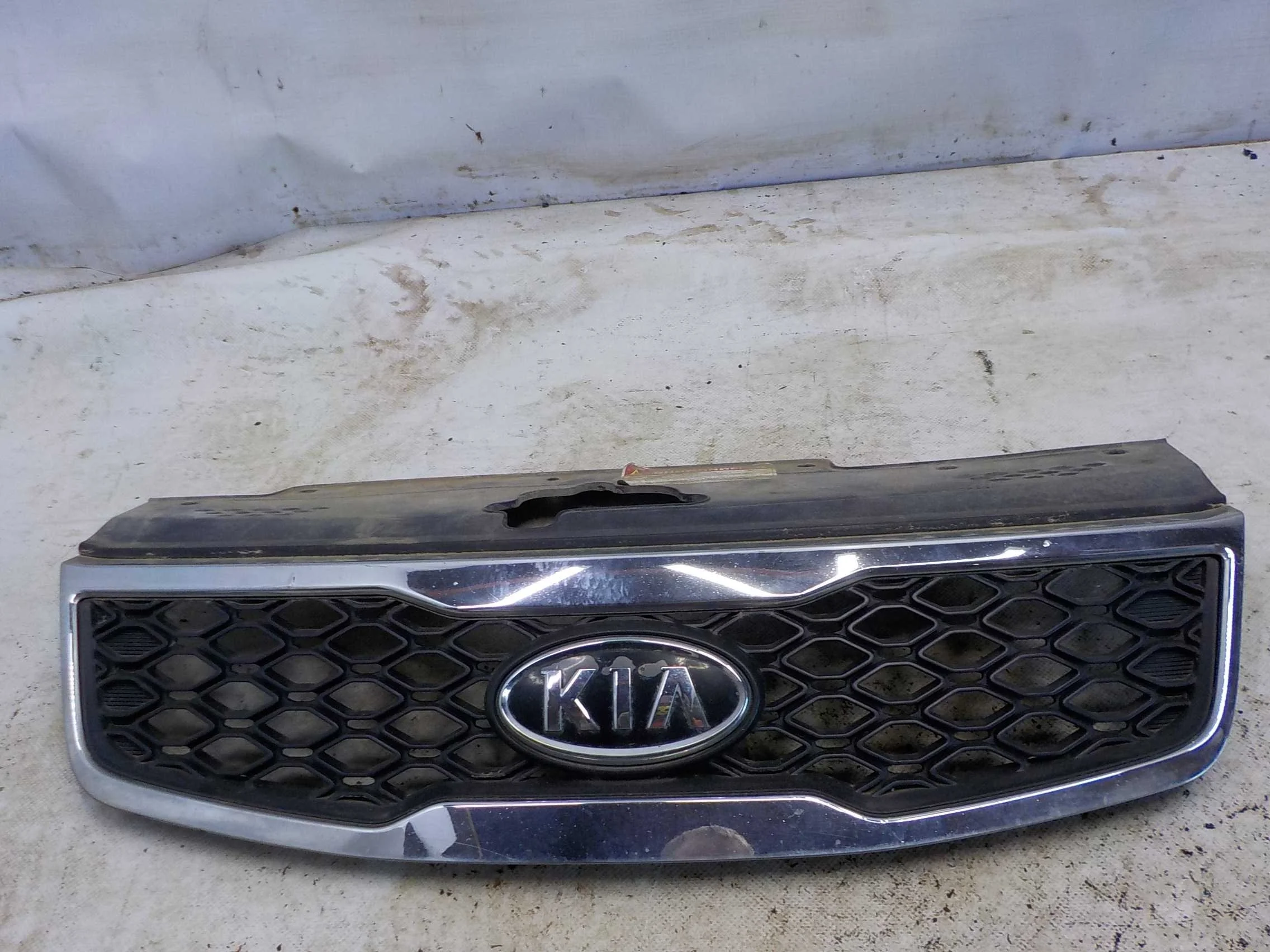 Решетка радиатора Kia Rio II рестайлинг (2009—2011)