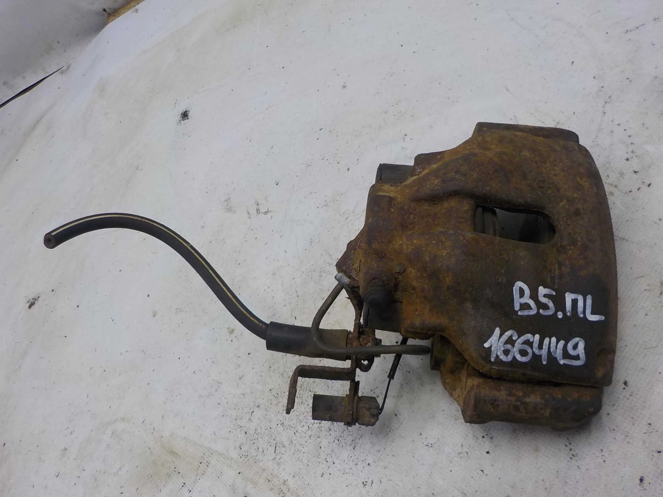 суппорт Audi A4 B6 (2000—2006) Перед Лево