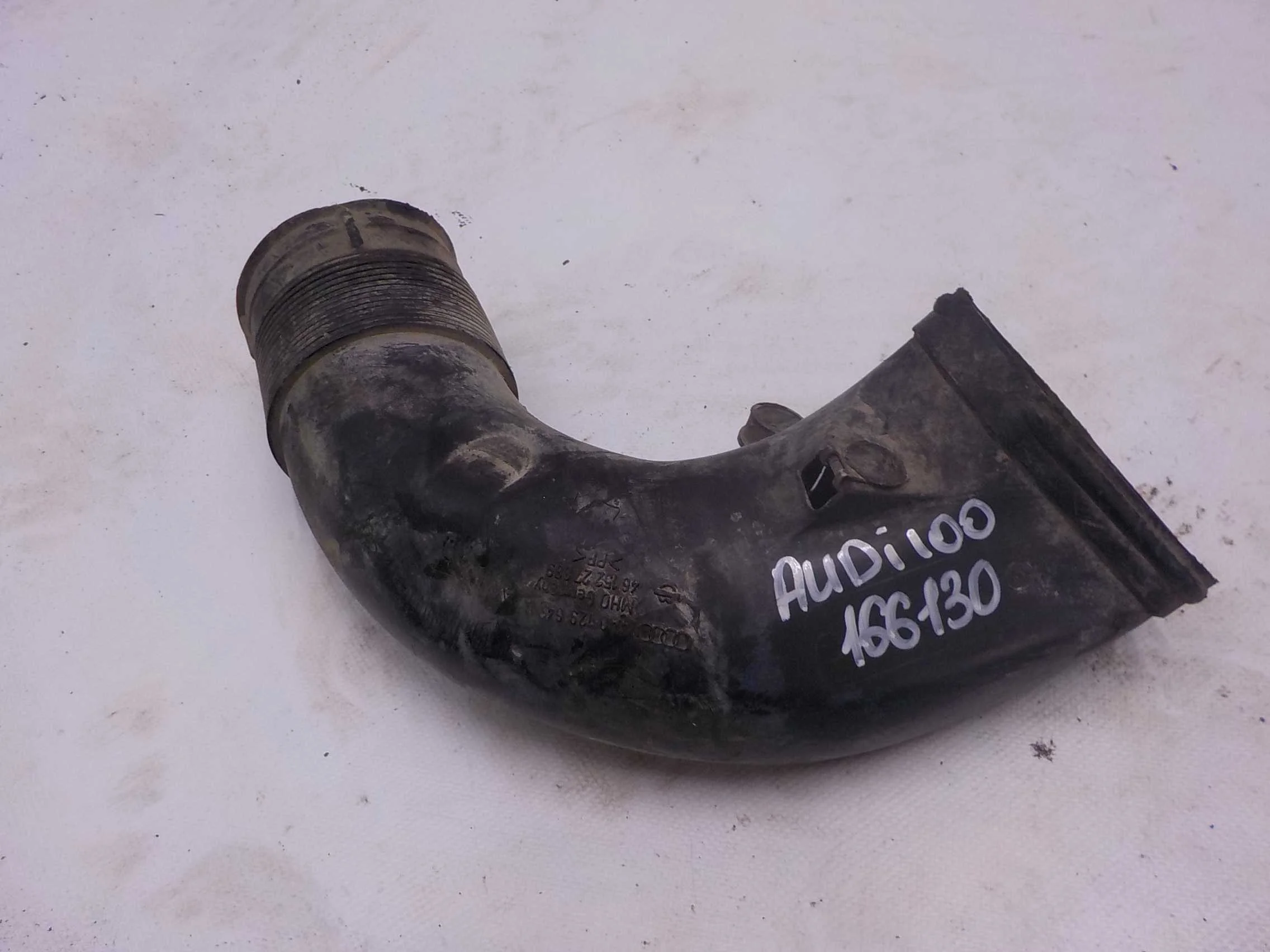 Патрубок воздушного фильтра Audi A6 C4 (1994—1997)