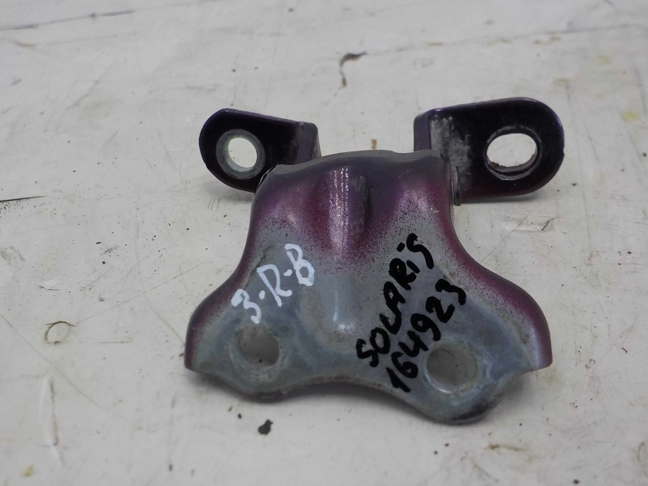 Петля двери Hyundai i20 I (2008—2012) Зад Право Верх