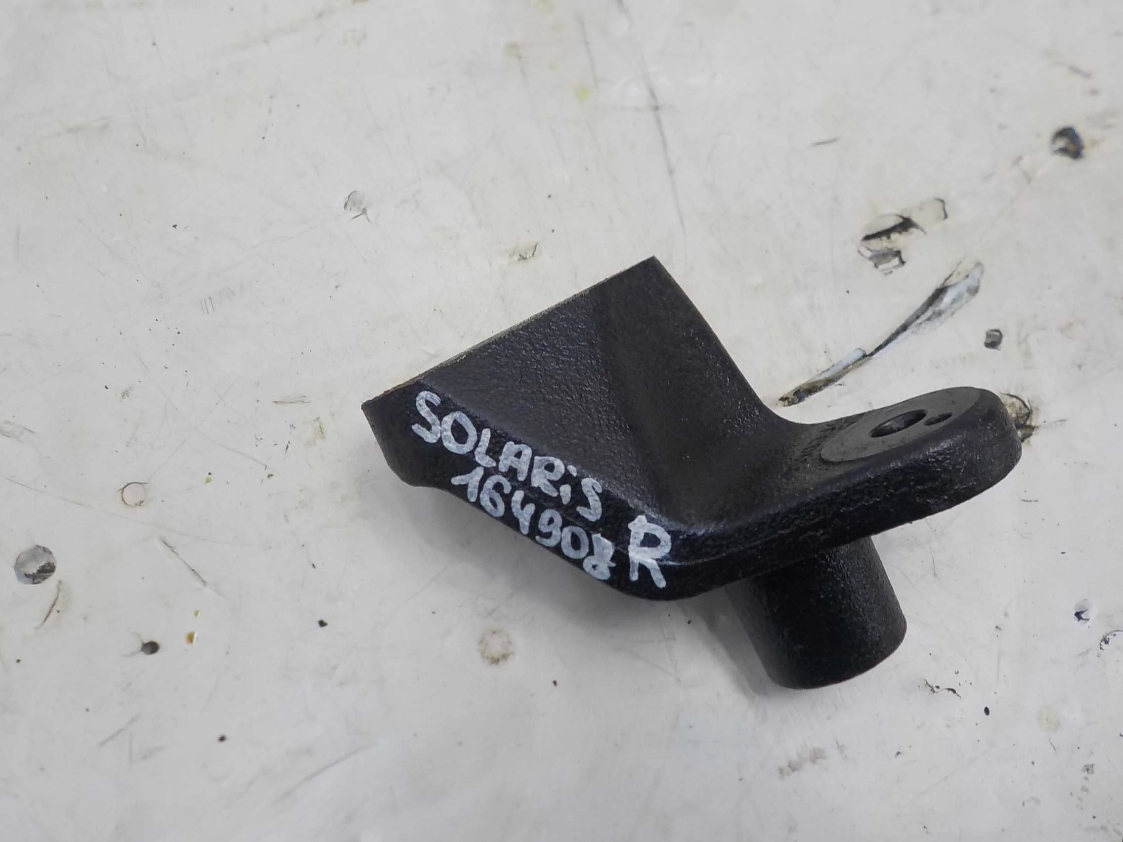 Кронштейн опоры двигателя Hyundai Solaris I рестайлинг (2014—2017)  Право