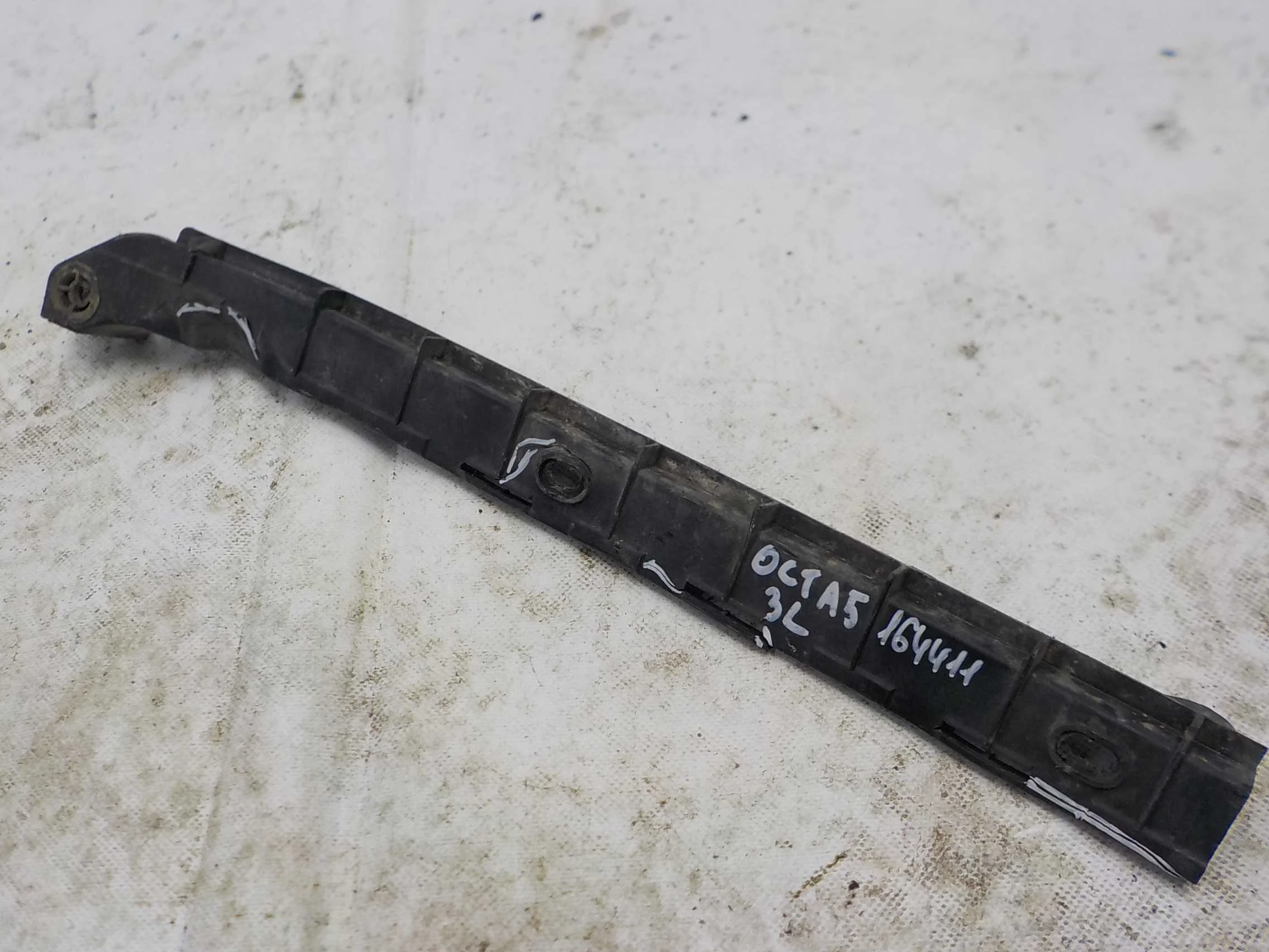 кронштейн бампера Skoda Octavia II (2004—2009) Зад Лево