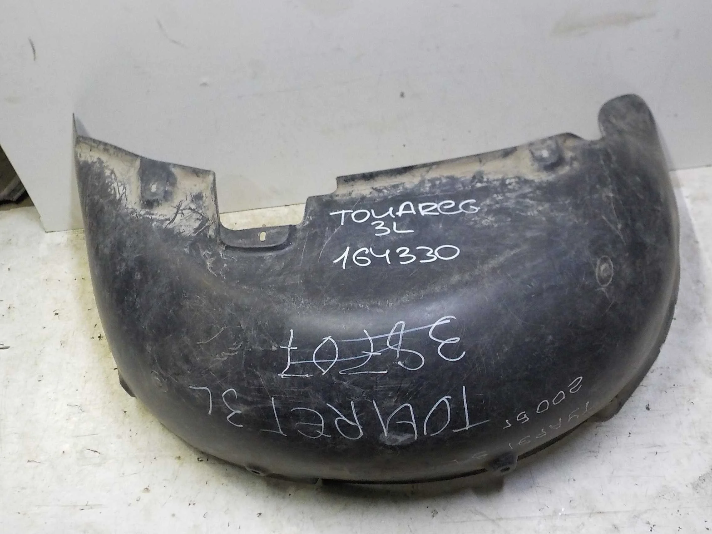 Подкрылок Volkswagen Touareg I рестайлинг (2006—2010) Зад Лево