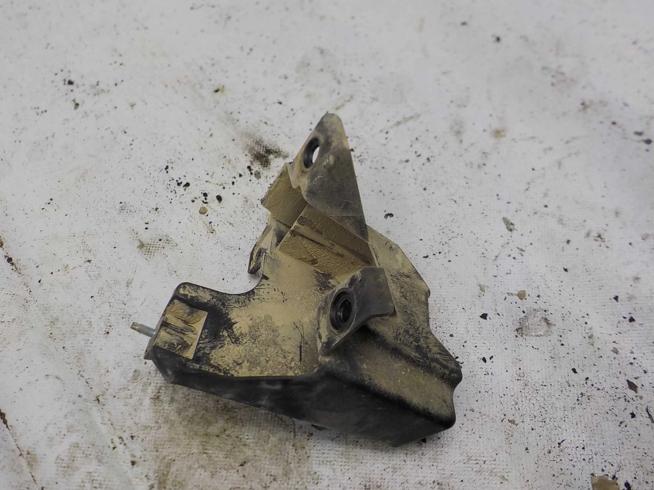 кронштейн бампера Citroen C4 I (2004—2014) Зад Лево