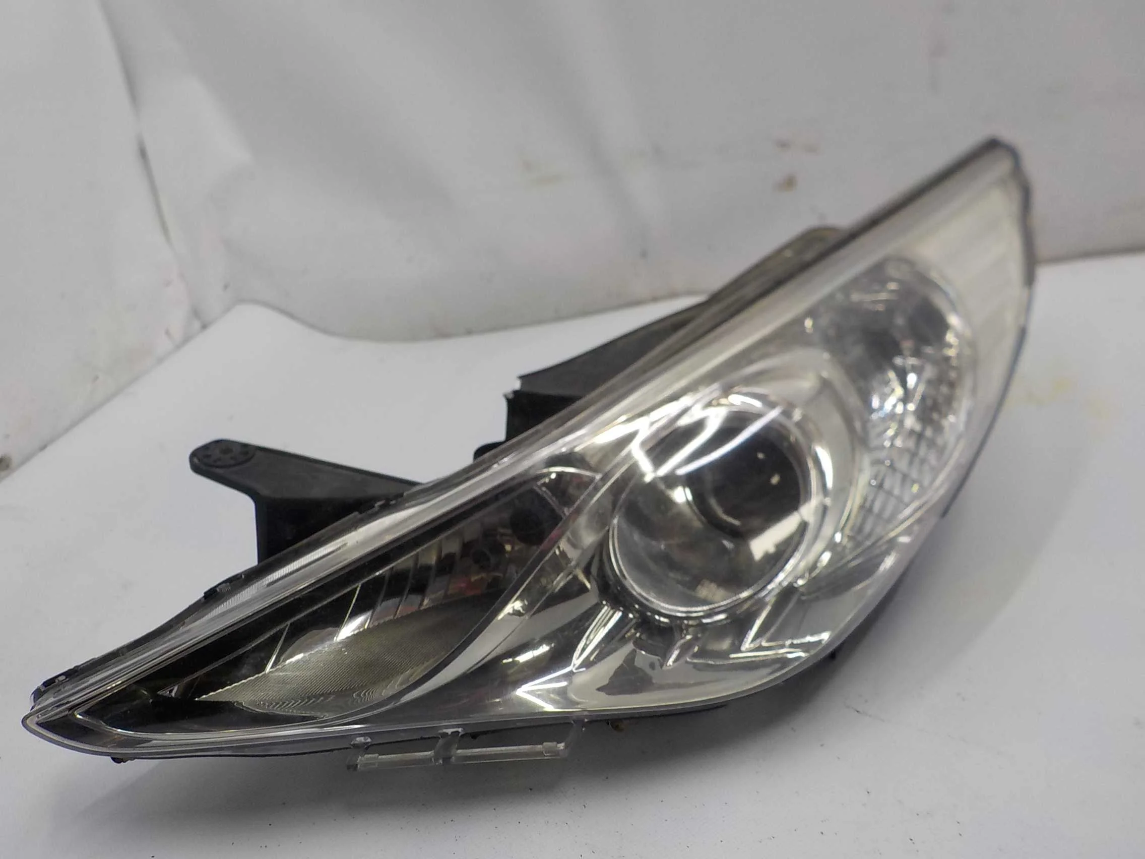 Фара Hyundai Sonata VI (2009—2014)  Лево