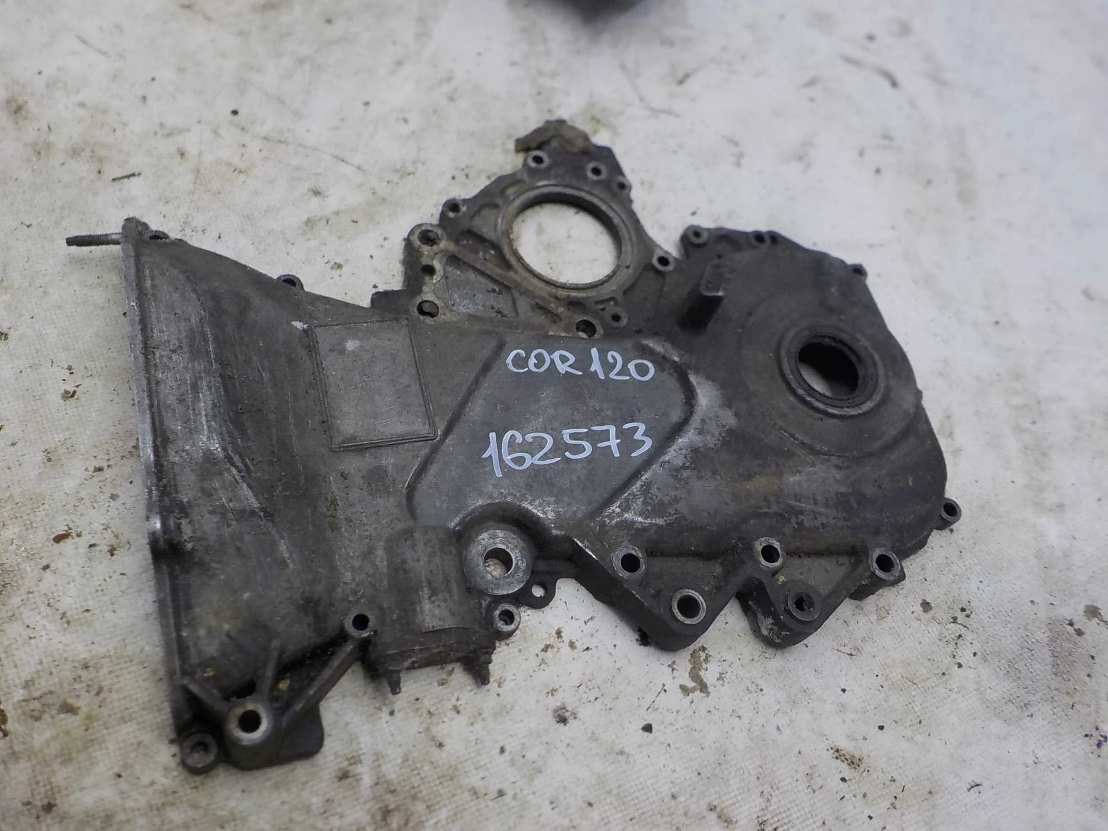 крышка двигателя Toyota Corolla IX (2000—2004)