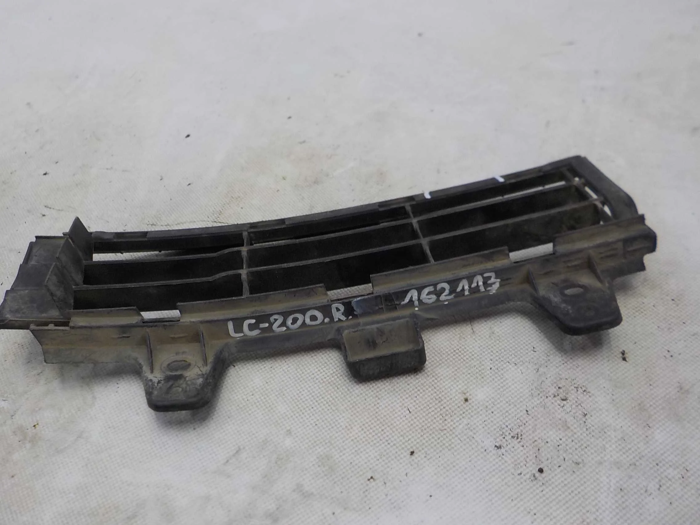 накладка на бампер Toyota Land Cruiser 200 (2007—2012) Перед Право