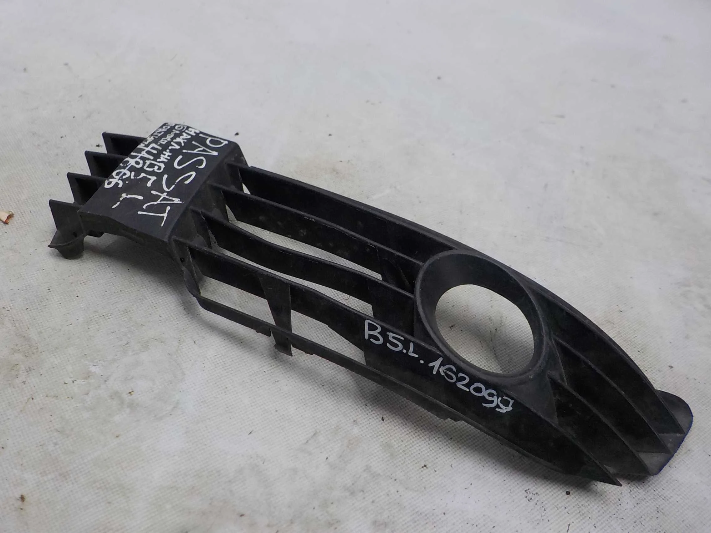 накладка на бампер Volkswagen Passat B5 рестайлинг (2000—2005) Перед Лево