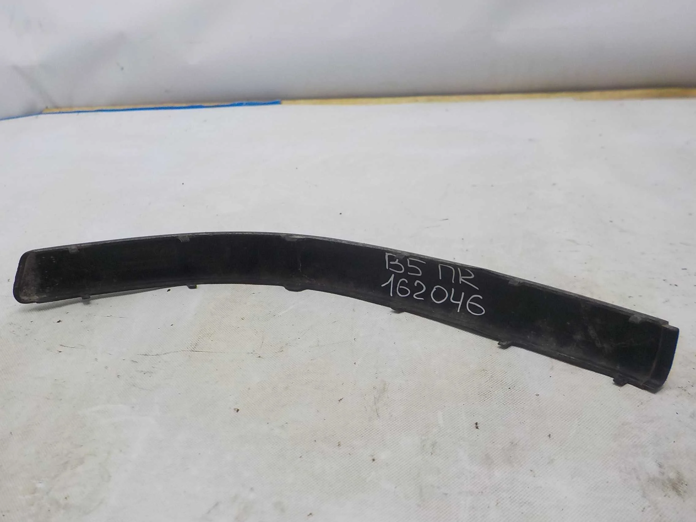 накладка на бампер Volkswagen Passat B5 (1996—2001) Перед Право