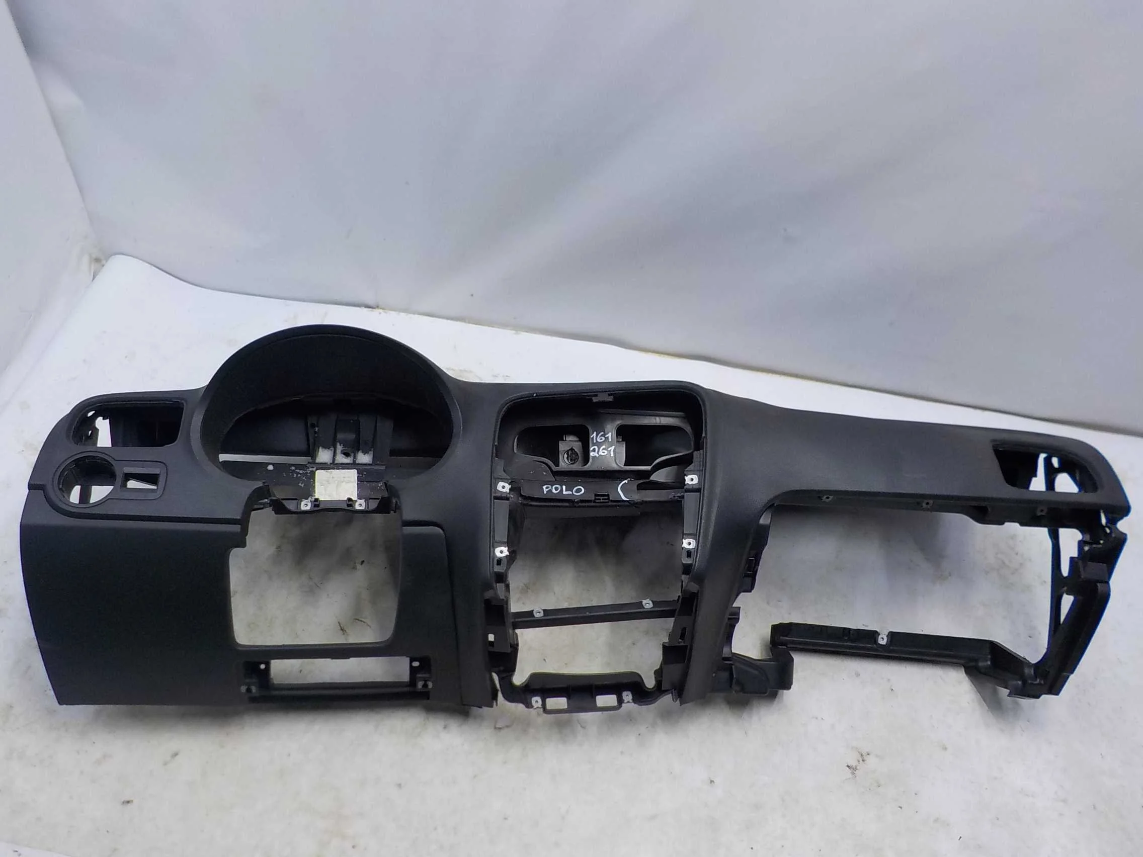 Торпедо Volkswagen Polo V (2009—2015)