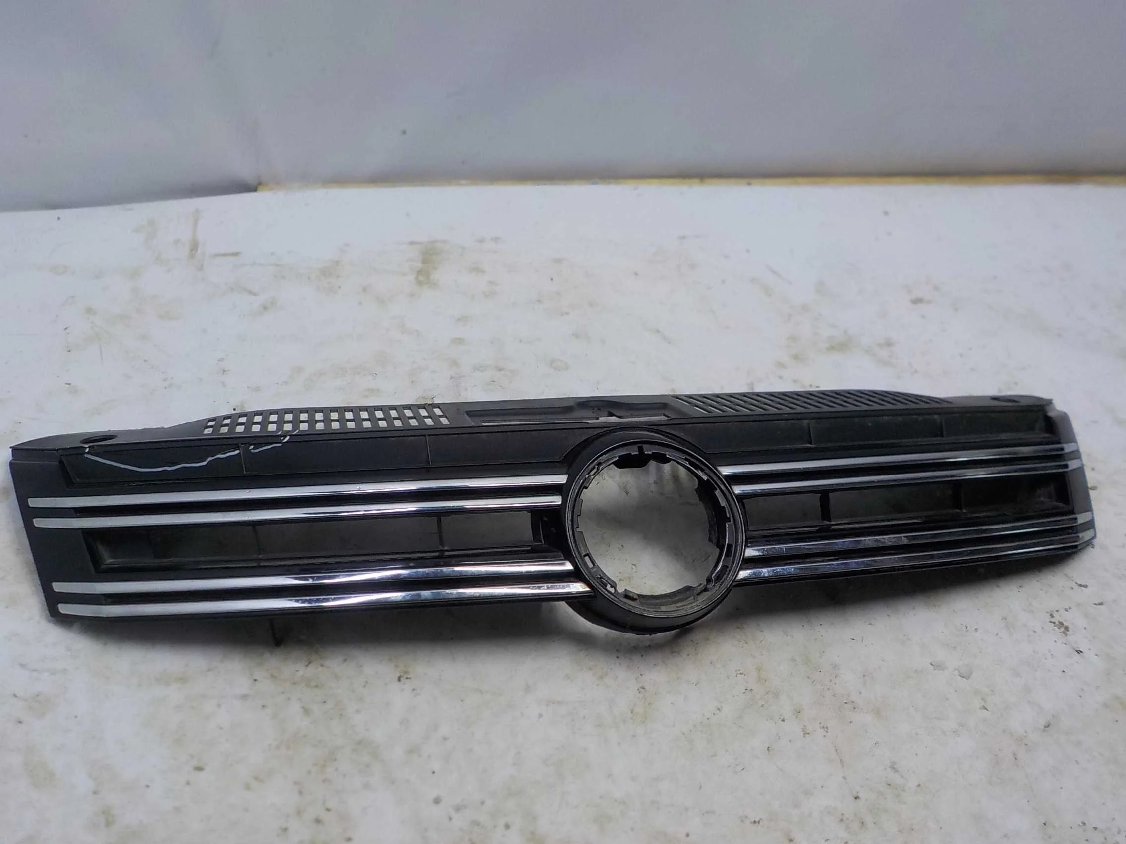 Решетка радиатора Volkswagen Tiguan I рестайлинг (2011—2019)