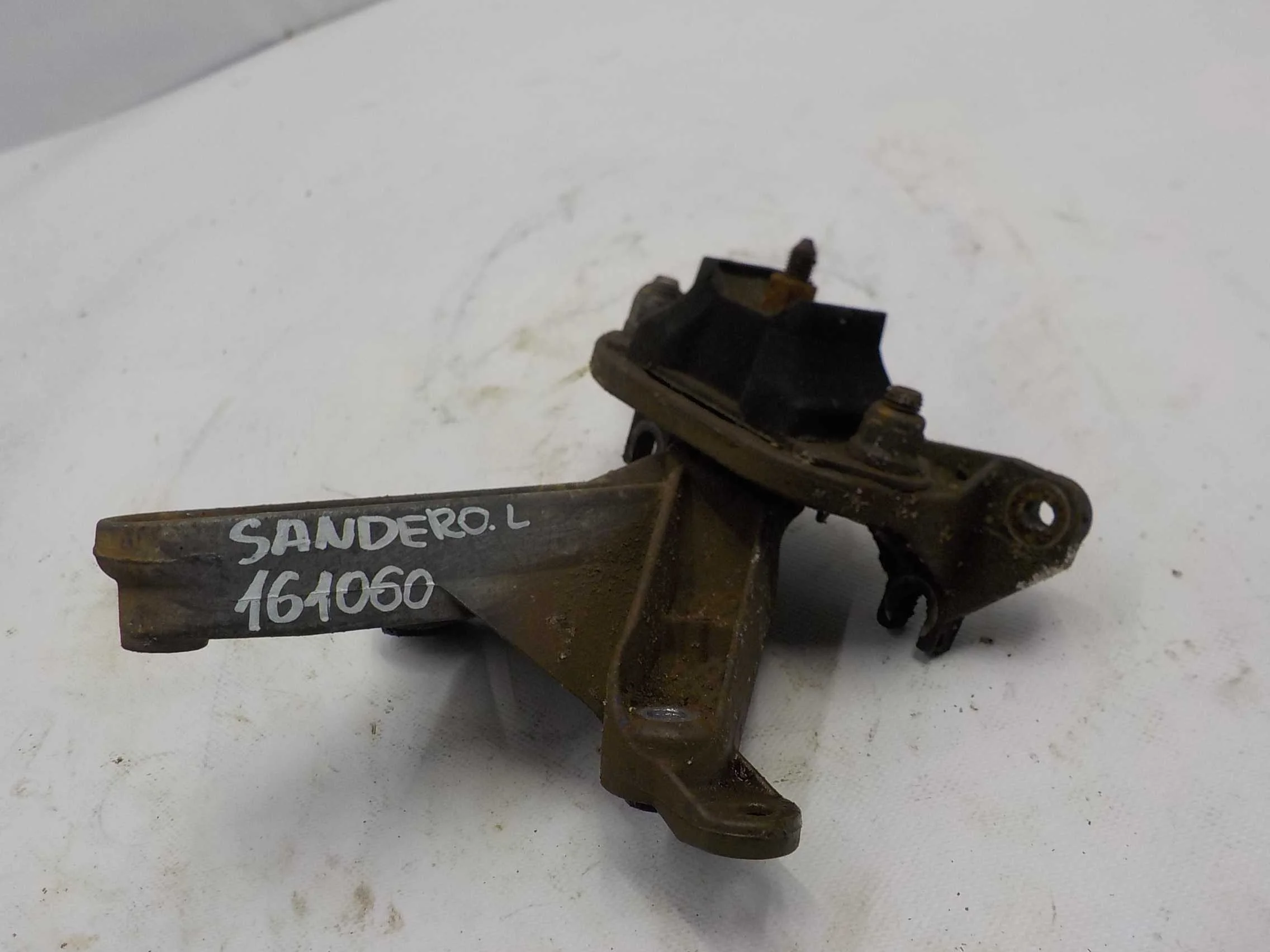 Кронштейн опоры двигателя Nissan Terrano D10 (2014—2022)  Лево