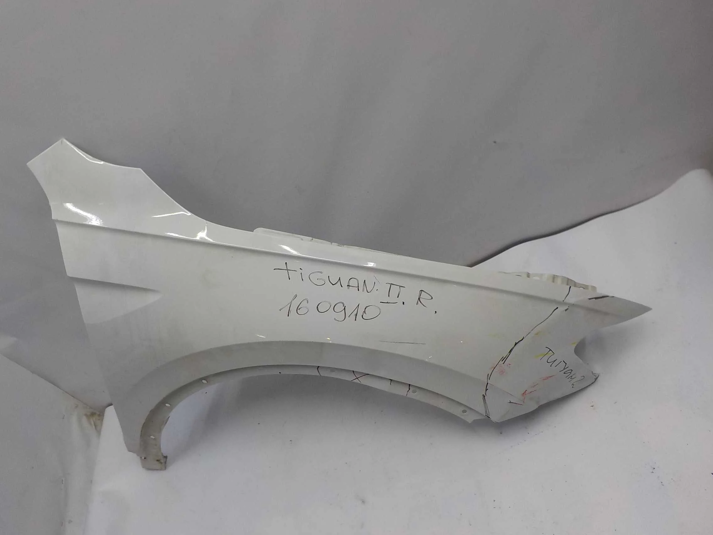 Крыло Volkswagen Tiguan I рестайлинг (2011—2019) Перед Право