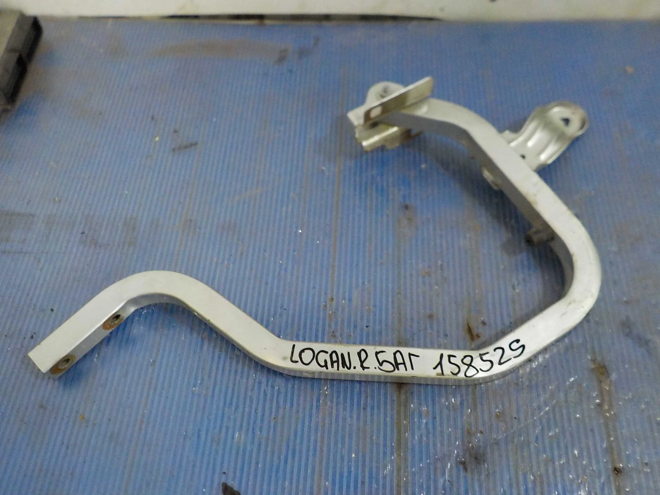 Петля крышки багажника Renault Logan I рестайлинг (2009—2015)  Право