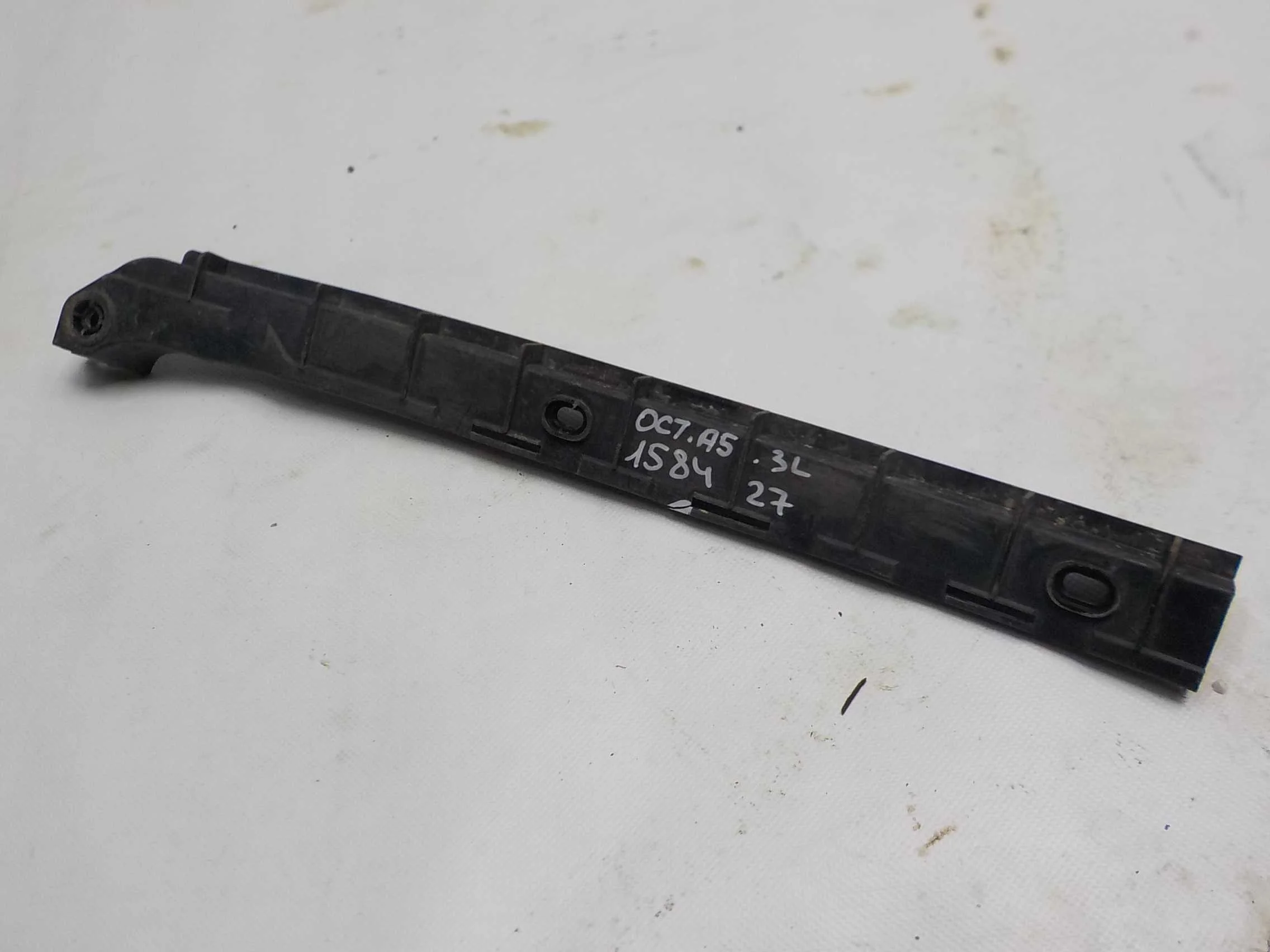 кронштейн бампера Skoda Octavia II рестайлинг (2008—2013) Зад Лево