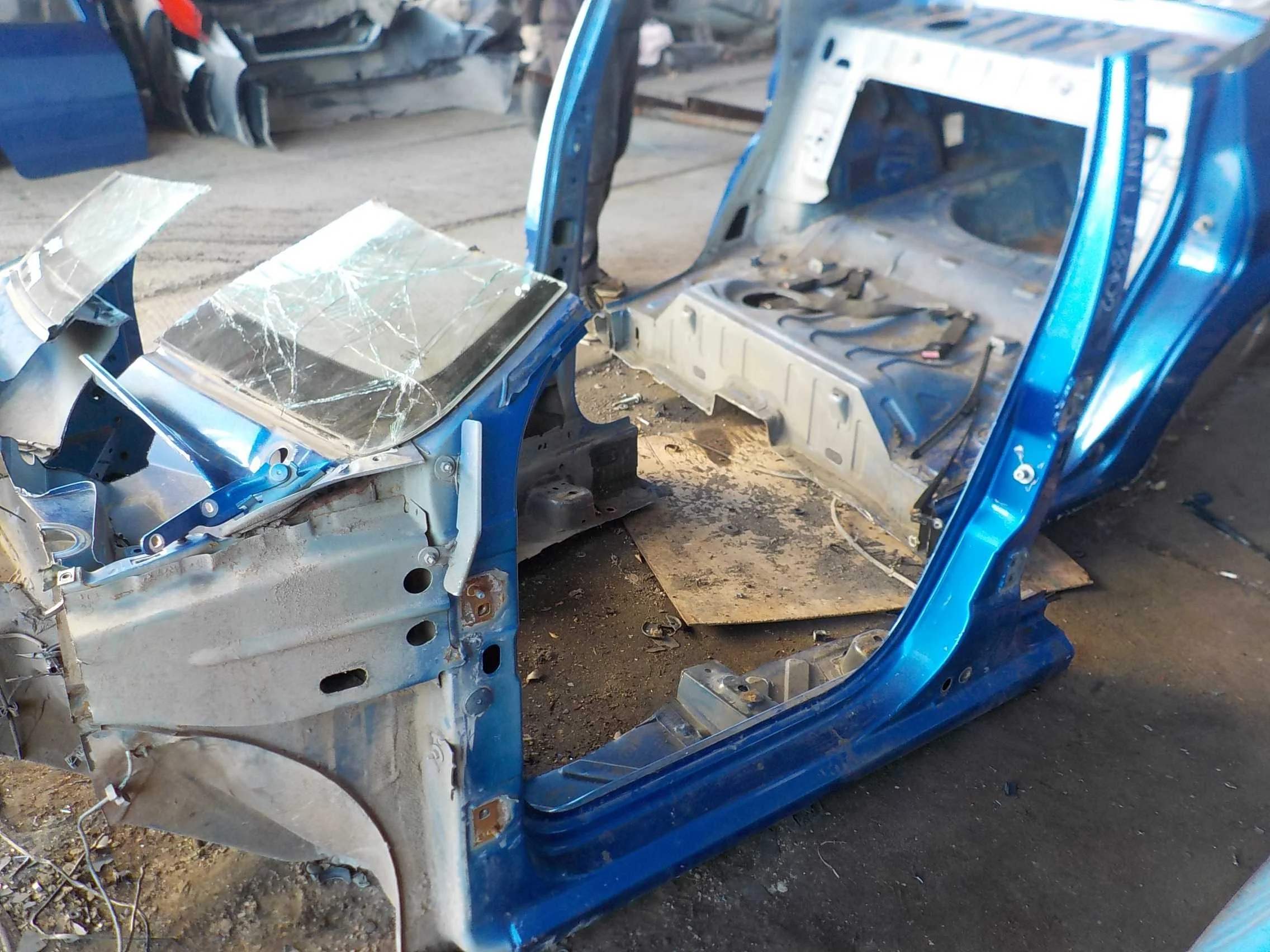 боковина кузова Renault Logan I (2004—2009)  Лево