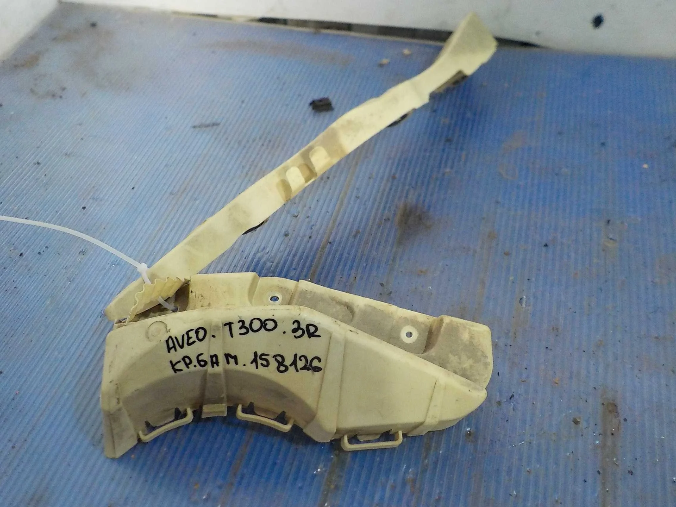 кронштейн бампера Chevrolet Avalanche II (2006—2013) Зад Право