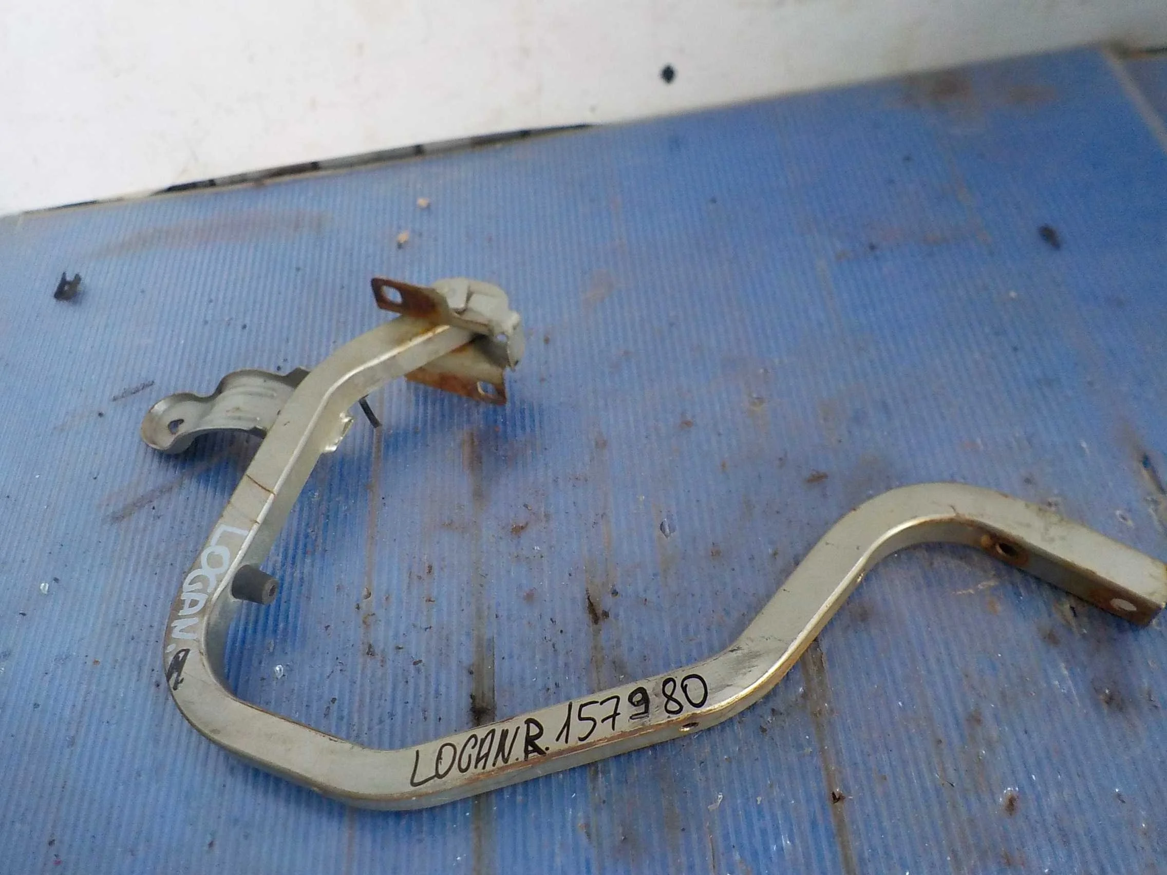 Петля крышки багажника Renault Logan I рестайлинг (2009—2015)  Право