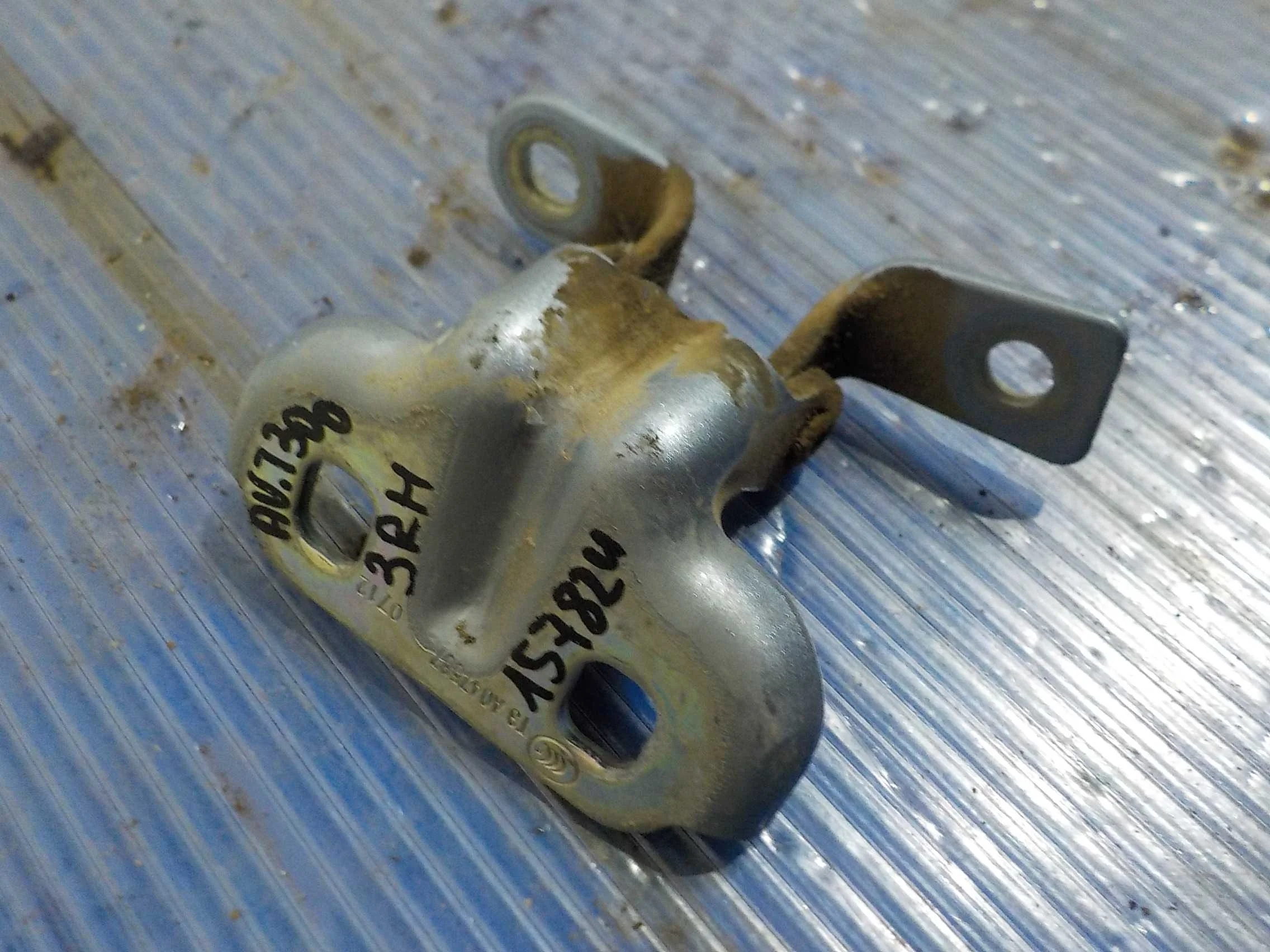 Петля двери Chevrolet Aveo II (2011—2020) Зад Право Низ