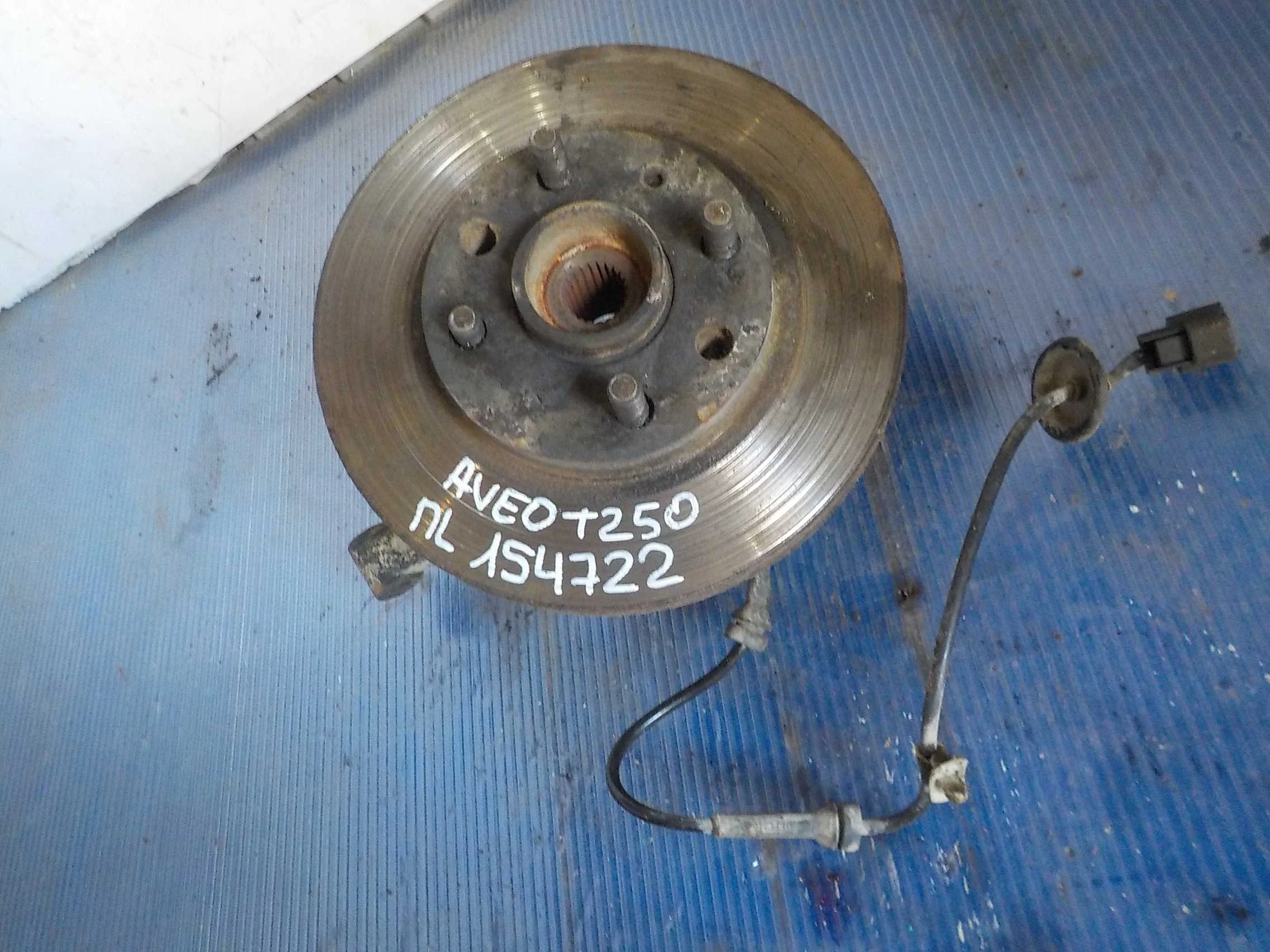 кулак поворотный Chevrolet Aveo I (2003—2008) Перед Лево